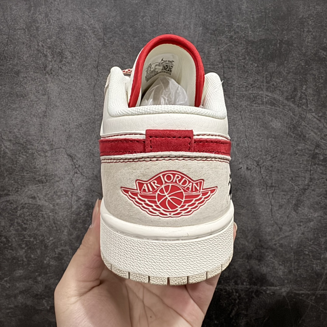 图片[4]-【定制版】Air Jordan 1 Low AJ1 乔1 斯图西联名 卡其红勾 高端定制 低帮复古篮球鞋 SJ9950-040rn#定制鞋盒 大厂纯原品质出货 超高清洁度 皮料切割干净无任何毛边 细节完美 r 尺码：36 36.5 37.5 38 38.5 39 40 40.5 41 42 42.5 43 44 44.5 45 编码：HXS320340-莆田鞋批发中心