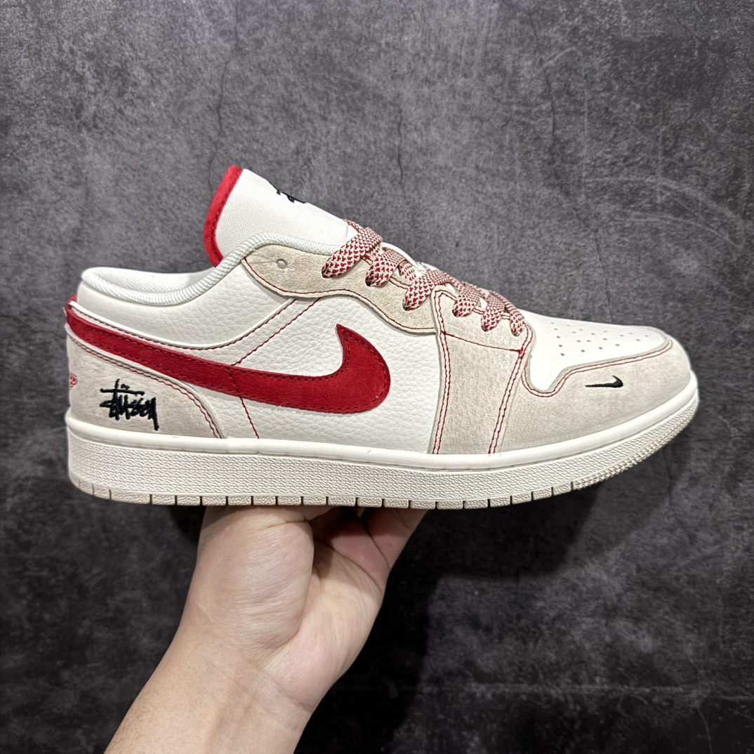 【定制版】Air Jordan 1 Low AJ1 乔1 斯图西联名 卡其红勾 高端定制 低帮复古篮球鞋 SJ9950-040rn#定制鞋盒 大厂纯原品质出货 超高清洁度 皮料切割干净无任何毛边 细节完美 r 尺码：36 36.5 37.5 38 38.5 39 40 40.5 41 42 42.5 43 44 44.5 45 编码：HXS320340-莆田鞋批发中心