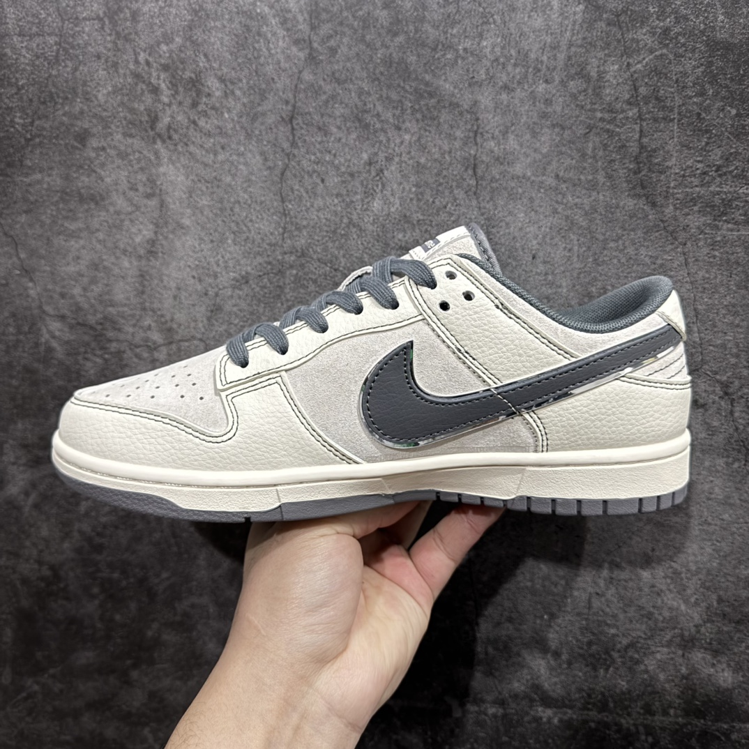 图片[2]-【定制版】Nk SB Dunk Low Supreme联名 米灰双小勾 周年高端定制 低帮休闲板鞋 XX3168-303rn#定制鞋盒 大厂纯原品质出货 超高清洁度 皮料切割干净无任何毛边 细节完美 r 尺码：36 36.5 37.5 38 38.5 39 40 40.5 41 42 42.5 43 44 44.5 45 编码：HXS320340-莆田鞋批发中心