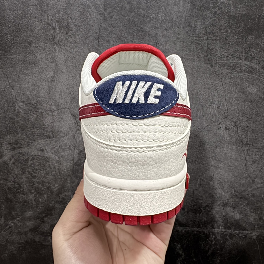 图片[4]-【定制版】Nk SB Dunk Low Supreme联名蛇年限定 红蛇纹 周年高端定制 低帮休闲板鞋 XS1086-015rn#定制鞋盒 大厂纯原品质出货 超高清洁度 皮料切割干净无任何毛边 细节完美 r 尺码：36 36.5 37.5 38 38.5 39 40 40.5 41 42 42.5 43 44 44.5 45  编码：HXS320340-莆田鞋批发中心