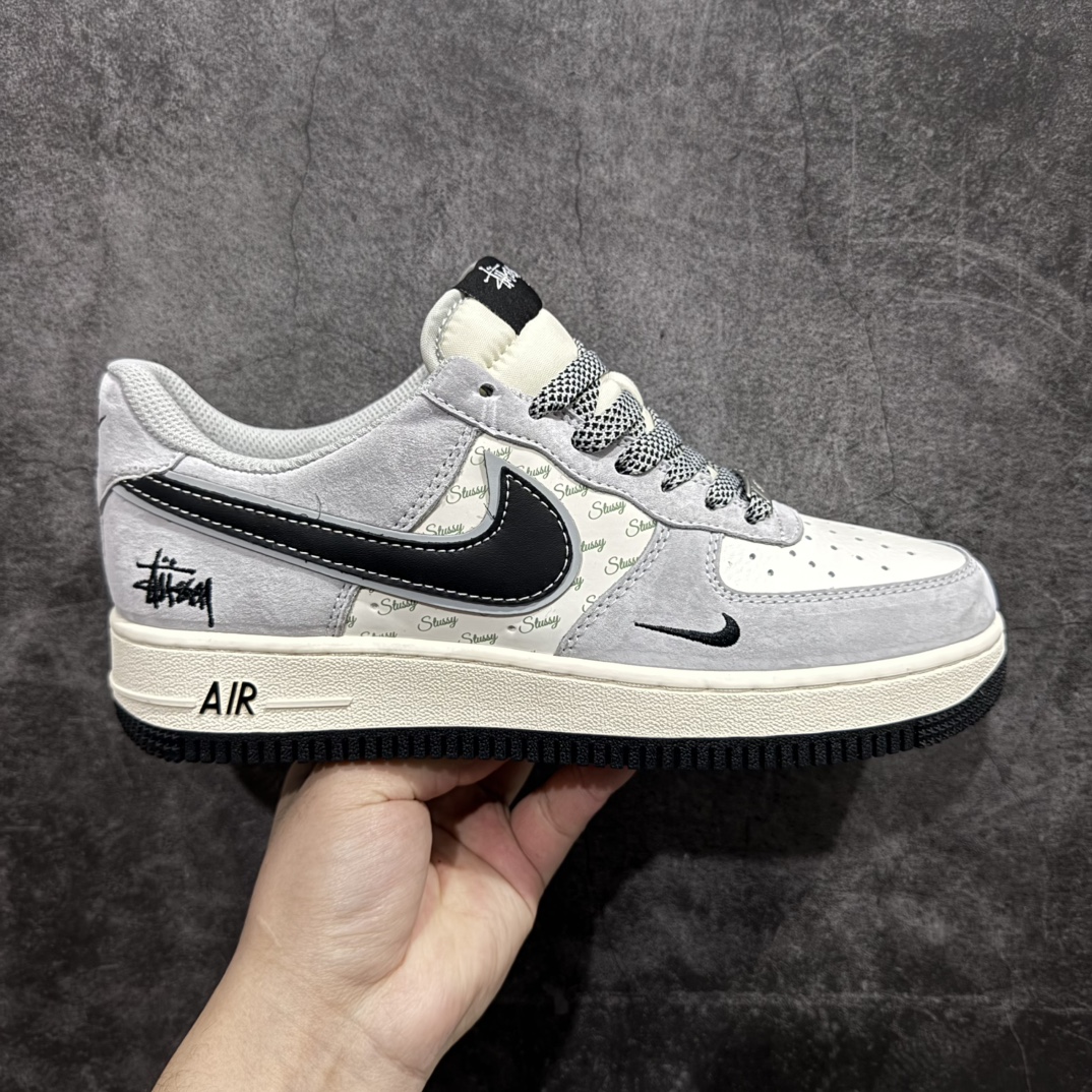 【定制版】Nk Air Force 1\’07 Low 斯图西联名 灰猪八黑勾 空军一号 低帮休闲板鞋 XZ3318-099rn#原楦头原纸板 原装鞋盒 定制五金配件 内置全掌气垫 原厂鞋底 r 尺码：36 36.5 37.5 38 38.5 39 40 40.5 41 42 42.5 43 44 44.5 45  编码：HXS310320-莆田鞋批发中心