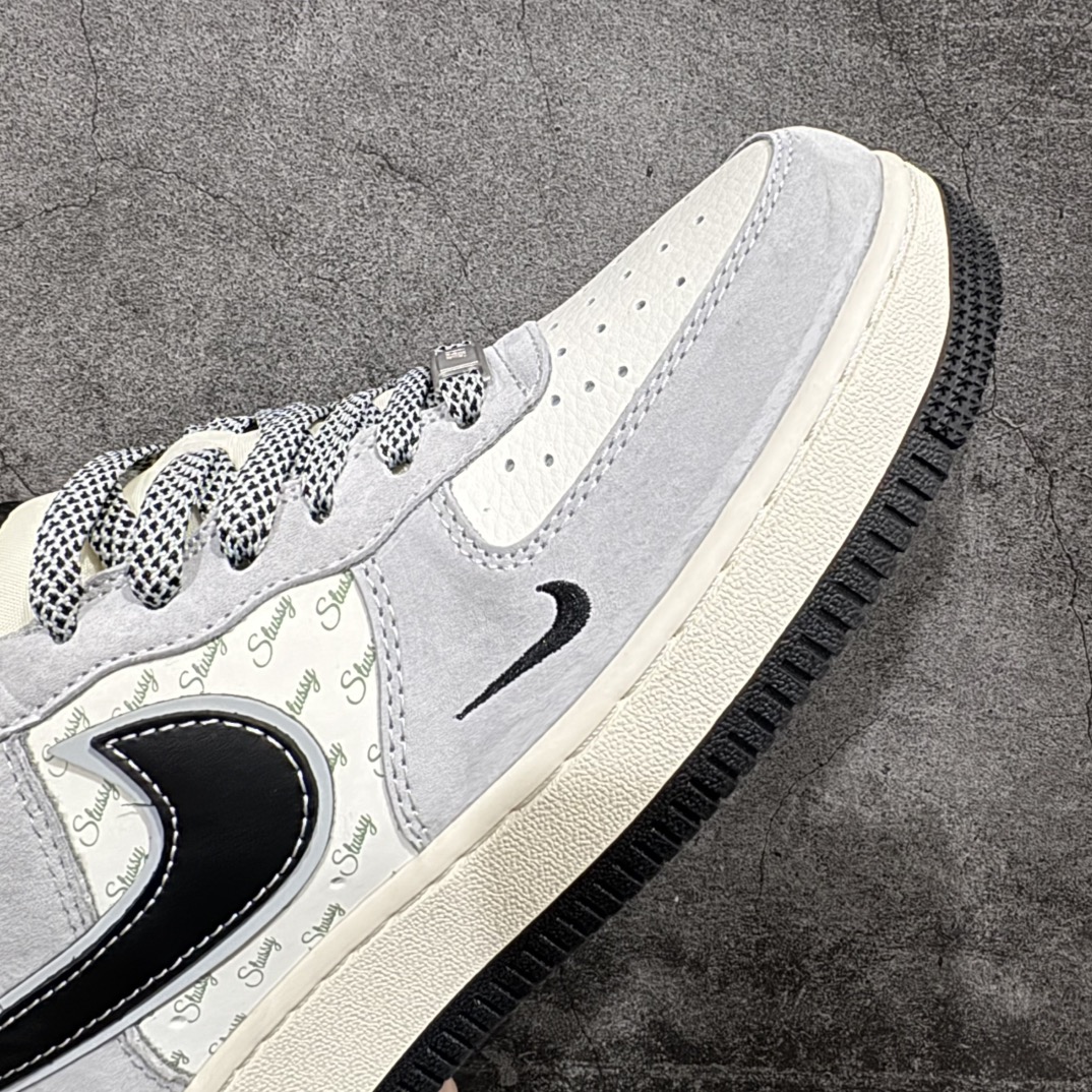 图片[6]-【定制版】Nk Air Force 1\’07 Low 斯图西联名 灰猪八黑勾 空军一号 低帮休闲板鞋 XZ3318-099rn#原楦头原纸板 原装鞋盒 定制五金配件 内置全掌气垫 原厂鞋底 r 尺码：36 36.5 37.5 38 38.5 39 40 40.5 41 42 42.5 43 44 44.5 45  编码：HXS310320-莆田鞋批发中心