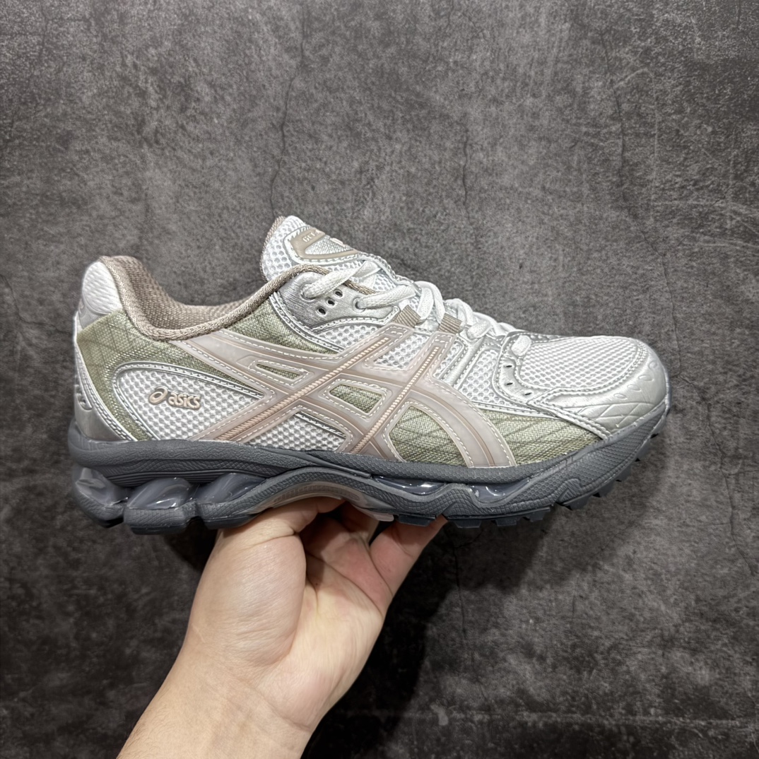 【纯原版】Asics GEL-Kahana NIMBUS 10.1n耐磨透气低帮休闲鞋 户外机能元素nY2K赛道持续对未来世界的无限想象和探索n经典鞋面设计赋予其更加流畅的外观和出色的包裹性n大胆的色彩搭配流线型设计带来全新旗舰鞋款n这是对经典的重塑更是对未来的探索与致敬n演绎现代潮流机能属性n结合潮流线条轮廓凸显浓郁的探索野性n耐磨防滑大底 提供良好的抓地力 尺码: 36 37 37.5 38 39 39.5 40 40.5 41.5 42 42.5 43.5 44 45 编码：AM260280-莆田鞋批发中心