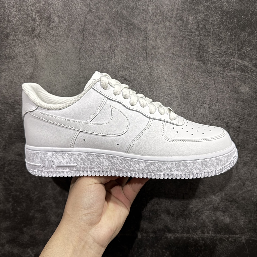 【GX美版绿x】NK Air Force 1 Low \’07 空军一号低帮经典板鞋 纯白 CW2288-111n顶级空军 原厂皮料n细节吊打市场其他代号版本n全鞋电脑针车 工整有序原厂港宝加持完美还原灵魂版型原盒原配从里到外百分百还原原厂全头层原厂皮料 原标原盒内置Sole气垫 中底白色背胶 中底划线已经无限的接近公司 原厂楦头 原厂刺绣后跟弧度修正 正确中底四线防伪  尺码：35.5 36 36.5 37.5 38 38.5 39 40 40.5 41 42 42.5 43 44 44.5 45 46 47.5 48.5 编码：X10290310-莆田鞋批发中心