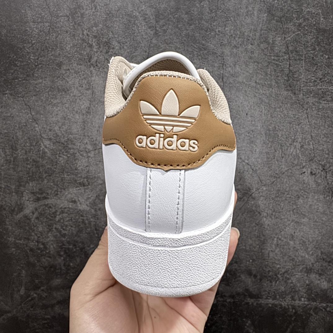 图片[4]-【公司级】Adidas Originals SUPERSTAR XLG Wn厚底贝壳头经典板鞋 公司级版本当您认为adidas Superstar鞋款再大胆不过时n这双鞋将70年代的经典运动鞋演绎成了现代时尚n标志性的锯齿状三条纹使放大的比例和同样大的宣言变得显而易见n全皮革鞋面忠实于其复古根源n同时重新设计轮廓以保持新鲜感n当贝壳趾引领时 自信地迈出每一步 官方货号: IE0762 Size：35.5 36 36.5 37.5 38 38.5 39 40 40.5 41 42 42.5 43 44 45 编码：XN200220-莆田鞋批发中心