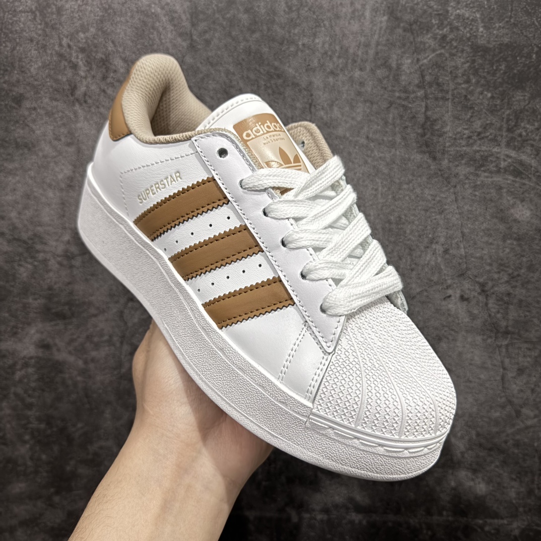 图片[3]-【公司级】Adidas Originals SUPERSTAR XLG Wn厚底贝壳头经典板鞋 公司级版本当您认为adidas Superstar鞋款再大胆不过时n这双鞋将70年代的经典运动鞋演绎成了现代时尚n标志性的锯齿状三条纹使放大的比例和同样大的宣言变得显而易见n全皮革鞋面忠实于其复古根源n同时重新设计轮廓以保持新鲜感n当贝壳趾引领时 自信地迈出每一步 官方货号: IE0762 Size：35.5 36 36.5 37.5 38 38.5 39 40 40.5 41 42 42.5 43 44 45 编码：XN200220-莆田鞋批发中心