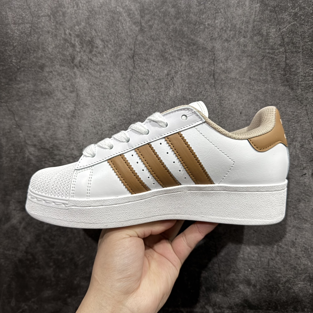 图片[2]-【公司级】Adidas Originals SUPERSTAR XLG Wn厚底贝壳头经典板鞋 公司级版本当您认为adidas Superstar鞋款再大胆不过时n这双鞋将70年代的经典运动鞋演绎成了现代时尚n标志性的锯齿状三条纹使放大的比例和同样大的宣言变得显而易见n全皮革鞋面忠实于其复古根源n同时重新设计轮廓以保持新鲜感n当贝壳趾引领时 自信地迈出每一步 官方货号: IE0762 Size：35.5 36 36.5 37.5 38 38.5 39 40 40.5 41 42 42.5 43 44 45 编码：XN200220-莆田鞋批发中心