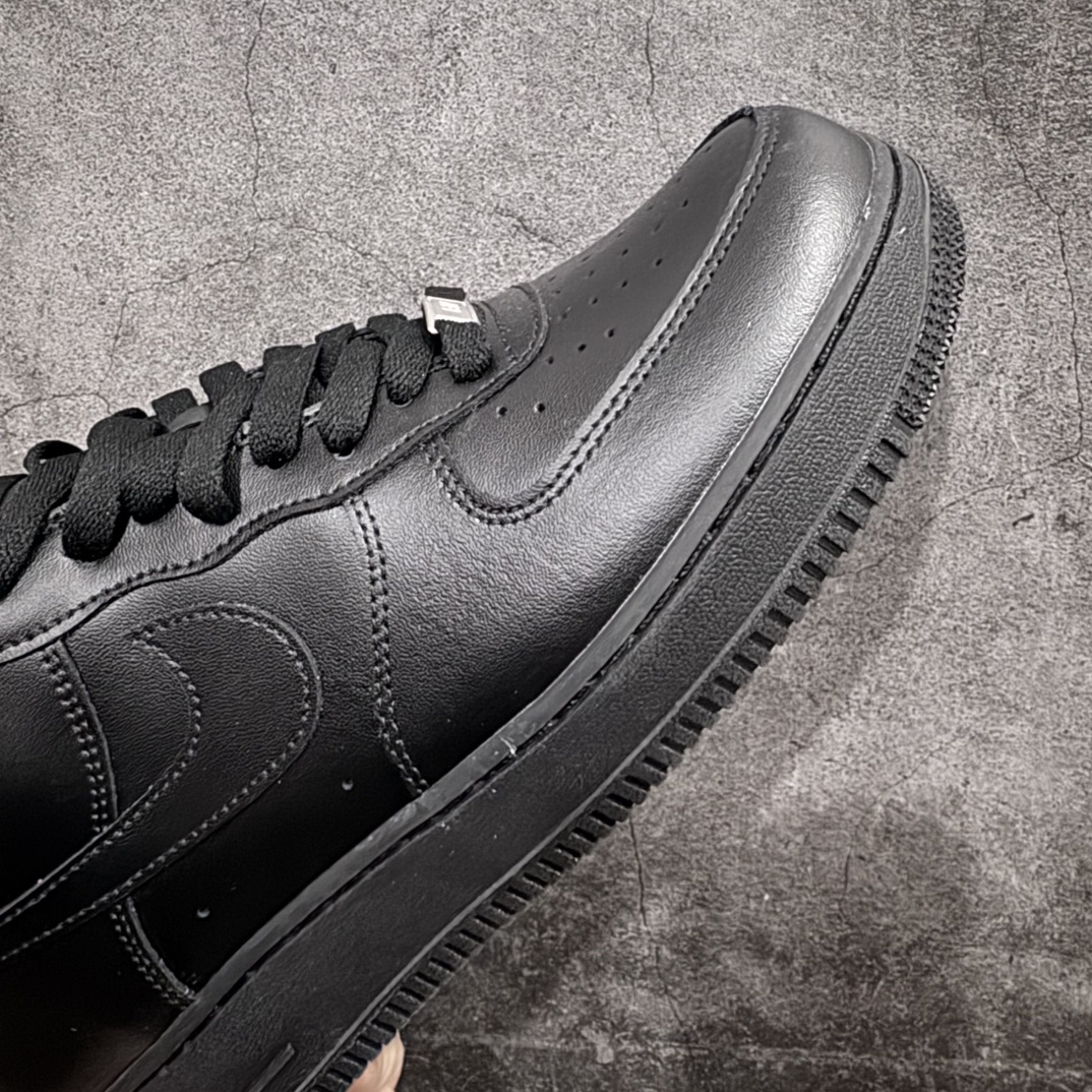 图片[6]-【XC纯原】Air Force 1 Low AF1空军纯黑低帮 亮面 CW2288-001 抄底的价格 完美品质 完全吊打市场所有同价位上下版本 偏软质头层皮料 完美鞋型 钩子裁边清洁度无敌！ 针车走线图片放大看相当整齐，鞋带口冲孔与鞋头冲孔非常圆润干净 无任何毛边，正确做旧鞋带金属铁片，中底走线 鞋垫刷胶 大底含气垫都是基本操作！独家有货，全码可接！ 尺码：36-46含尖版本 目前此价位你能找到的最优的一个版本没有之一-选品中心