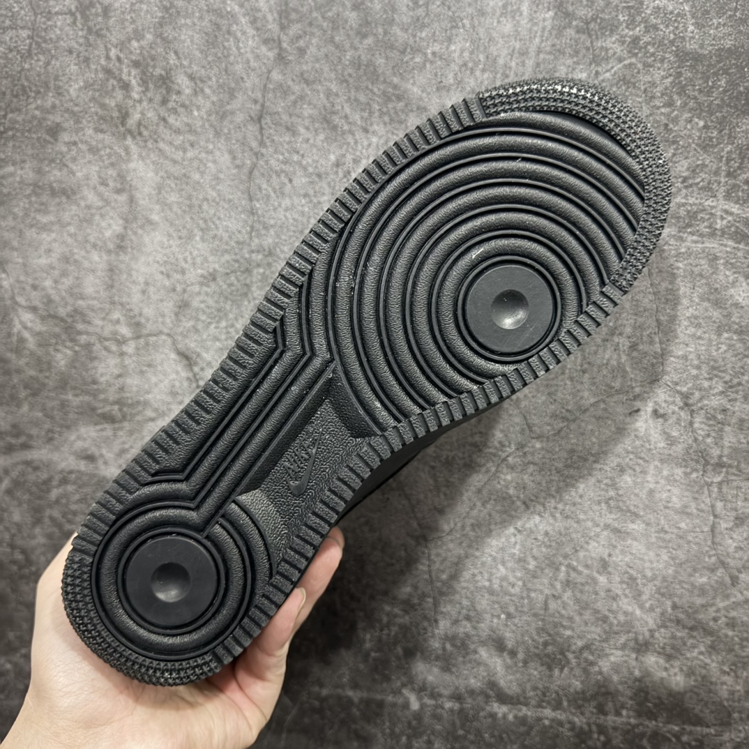 图片[9]-【XC纯原】Air Force 1 Low AF1空军纯黑低帮 亮面 CW2288-001 抄底的价格 完美品质 完全吊打市场所有同价位上下版本 偏软质头层皮料 完美鞋型 钩子裁边清洁度无敌！ 针车走线图片放大看相当整齐，鞋带口冲孔与鞋头冲孔非常圆润干净 无任何毛边，正确做旧鞋带金属铁片，中底走线 鞋垫刷胶 大底含气垫都是基本操作！独家有货，全码可接！ 尺码：36-46含尖版本 目前此价位你能找到的最优的一个版本没有之一-选品中心