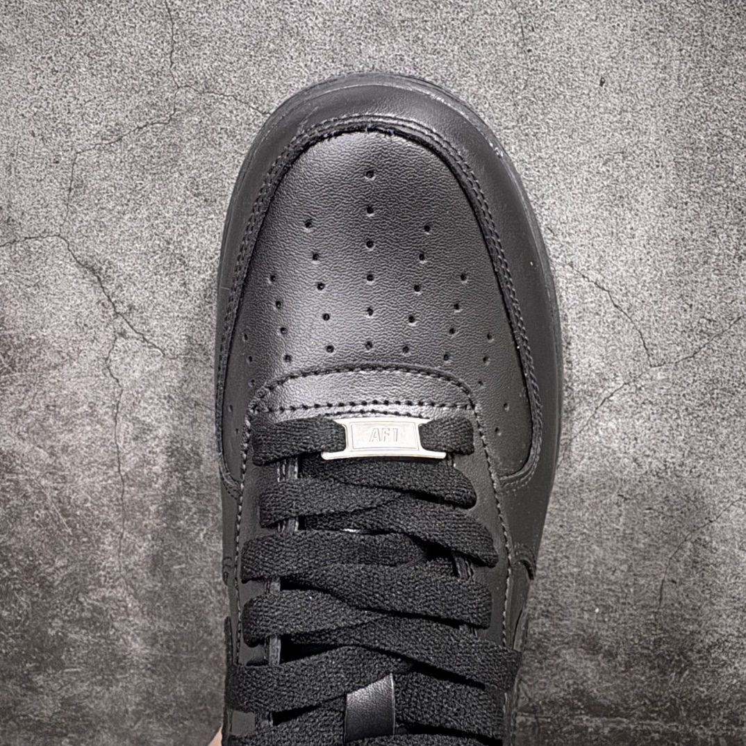 图片[5]-【XC纯原】Air Force 1 Low AF1空军纯黑低帮 亮面 CW2288-001 抄底的价格 完美品质 完全吊打市场所有同价位上下版本 偏软质头层皮料 完美鞋型 钩子裁边清洁度无敌！ 针车走线图片放大看相当整齐，鞋带口冲孔与鞋头冲孔非常圆润干净 无任何毛边，正确做旧鞋带金属铁片，中底走线 鞋垫刷胶 大底含气垫都是基本操作！独家有货，全码可接！ 尺码：36-46含尖版本 目前此价位你能找到的最优的一个版本没有之一-选品中心