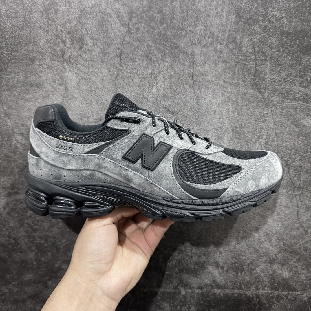 【纯原M版】新百伦NB New Balance M2002RXZ 黑灰色 全套原楦原纸板原厂数据开发 原厂网纱 原装进口翻毛皮料正确绒感卡色 正确中底拉帮中底网布细节 一比一手工擦旧效果 冲裁组合 匠心打造 耗时两个月开发完成 工艺极其复杂难度可想而知 新开独立私模大底 全网唯一正确做旧组合大底 高端零售专供产物  尺码：36 37 37.5 38 38.5 39.5 40 40.5 41.5 42 42.5 43 44 44.5 45 45.5 46.5 47 编码：HXS300320-莆田鞋批发中心