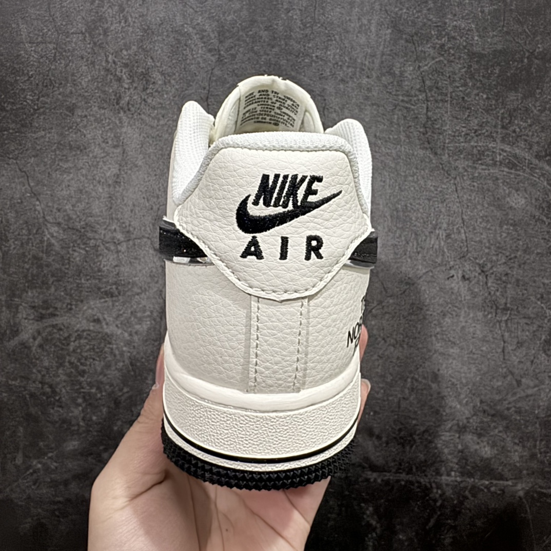 图片[4]-【定制版】海外限量发售NIke Air Force 1 \’07 Low “北面联名”空军一号 低帮 运动鞋 休闲鞋 折边针车 工艺难度大 原楦头原纸板 原装鞋盒 定制五金配件 内置全掌气垫 原厂鞋底货号：QY6818-523 Size：36 36.5 37.5 38 38.5 39 40 40.5 41 42 42.5 43 44 44.5 45 编码：CC280300-莆田鞋批发中心