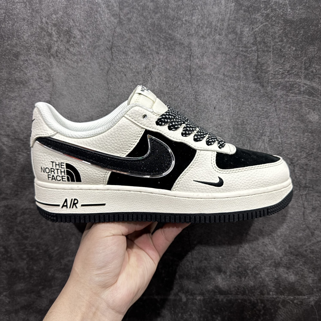 【定制版】海外限量发售NIke Air Force 1 \’07 Low “北面联名”空军一号 低帮 运动鞋 休闲鞋 折边针车 工艺难度大 原楦头原纸板 原装鞋盒 定制五金配件 内置全掌气垫 原厂鞋底货号：QY6818-523 Size：36 36.5 37.5 38 38.5 39 40 40.5 41 42 42.5 43 44 44.5 45 编码：CC280300-莆田鞋批发中心