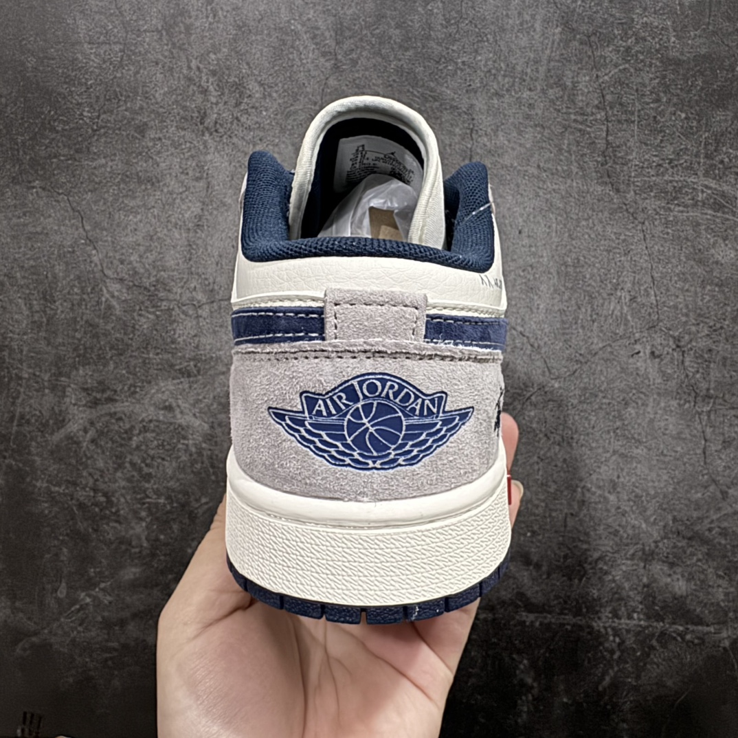 图片[4]-【定制版】海外爆款限量发售！公司级 Nike Jordan Air Jordan 1“斯图西联名——蓝翻毛勾”  高端定制 低帮 复古 减震 防滑 耐磨 篮球鞋  定制鞋盒 大厂纯原品质出货 超高清洁度 皮料切割干净无任何毛边 细节完美 货号：SJ9950-035n Size:36 36.5 37.5 38 38.5 39 40 40.5 41 42 42.5 43 44 44.5 45 编码：HXS320340-莆田鞋批发中心