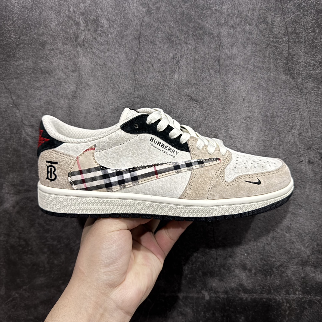 【定制版】海外爆款限量发售！公司级 Travis Scott x Fragment Design x Jordan Air Jordan 1 Low OG SP  “巴宝莉联名——米棕方格”  多方联名合作融合了Travis Scott 独特的音乐风格，藤原浩个性的设计风格以及Jordan品牌的经典元素 使其成为一双具有独特身份和价值的鞋子 清新而立体的外观加上联名标识更突出了其独特身份 这种配色方案显示出活力和时尚感 在视觉上引人注目  鞋身的质感和细腻的细节处理使其显得高端而格调十足  这款“倒钩”联名是设计与创意完美结合  融合多方的个性风格是一款备受瞩目的潮流鞋款  低帮休闲板鞋 定制鞋盒 大厂纯原品质出货 超高清洁度 皮料切割干净无任何毛边 细节完美 货号:DM7866-049n Size:36 36.5 37.5 38 38.5 39 40 40.5 41 42 42.5 43 44 44.5 45 编码：HXS320340-莆田鞋批发中心