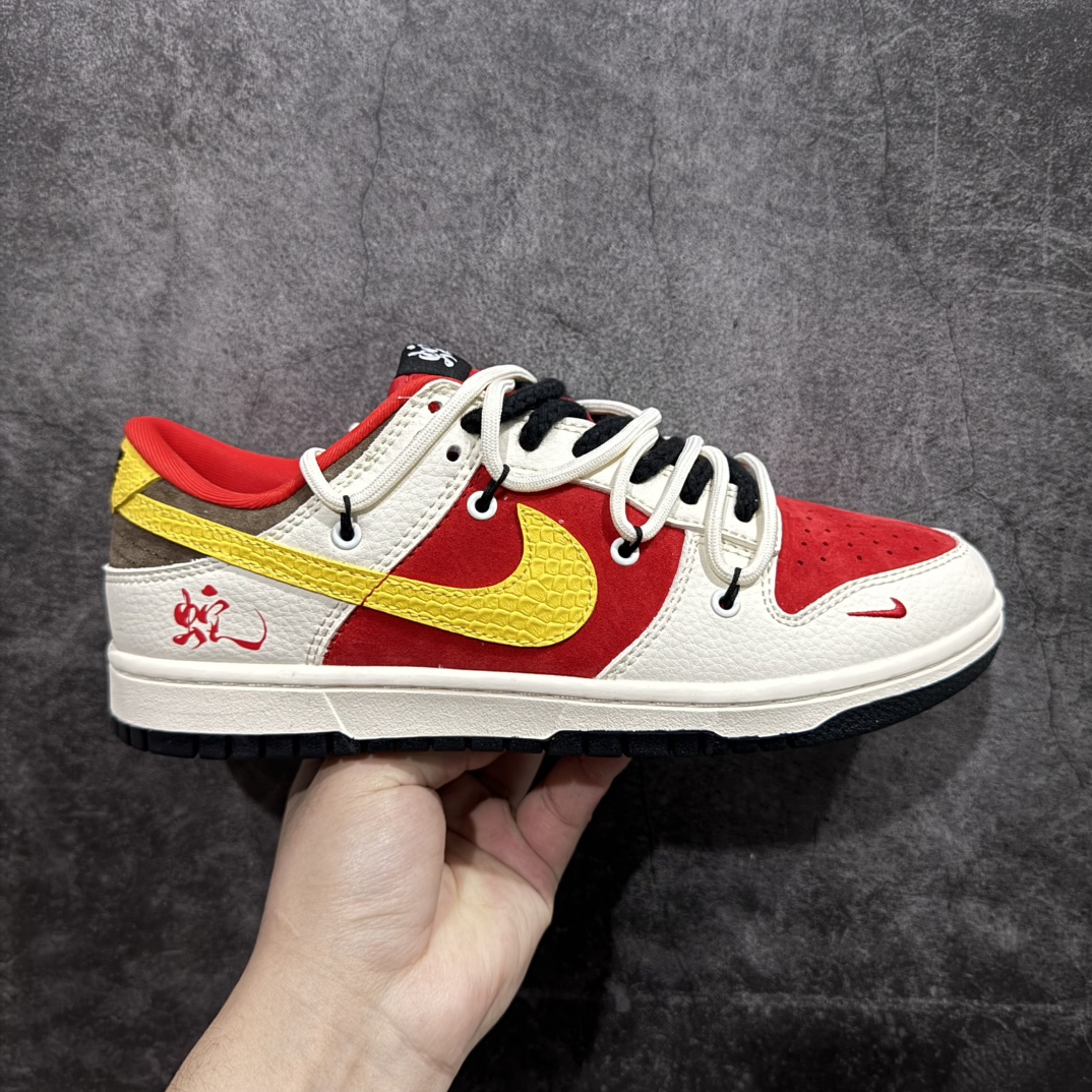 【定制版】海外爆款限量发售 Nike SB Dunk Low“蛇年系列——米红黄勾” 周年高端定制 低帮休闲板鞋 定制鞋盒 大厂纯原品质出货 超高清洁度 皮料切割干净无任何毛边 细节完美货号：YX5066-265nSize:36 36.5 37.5 38 36.5 39 40 40.5 41 42 42.5 43 44 44.5 45 编码：HXS340360-莆田鞋批发中心