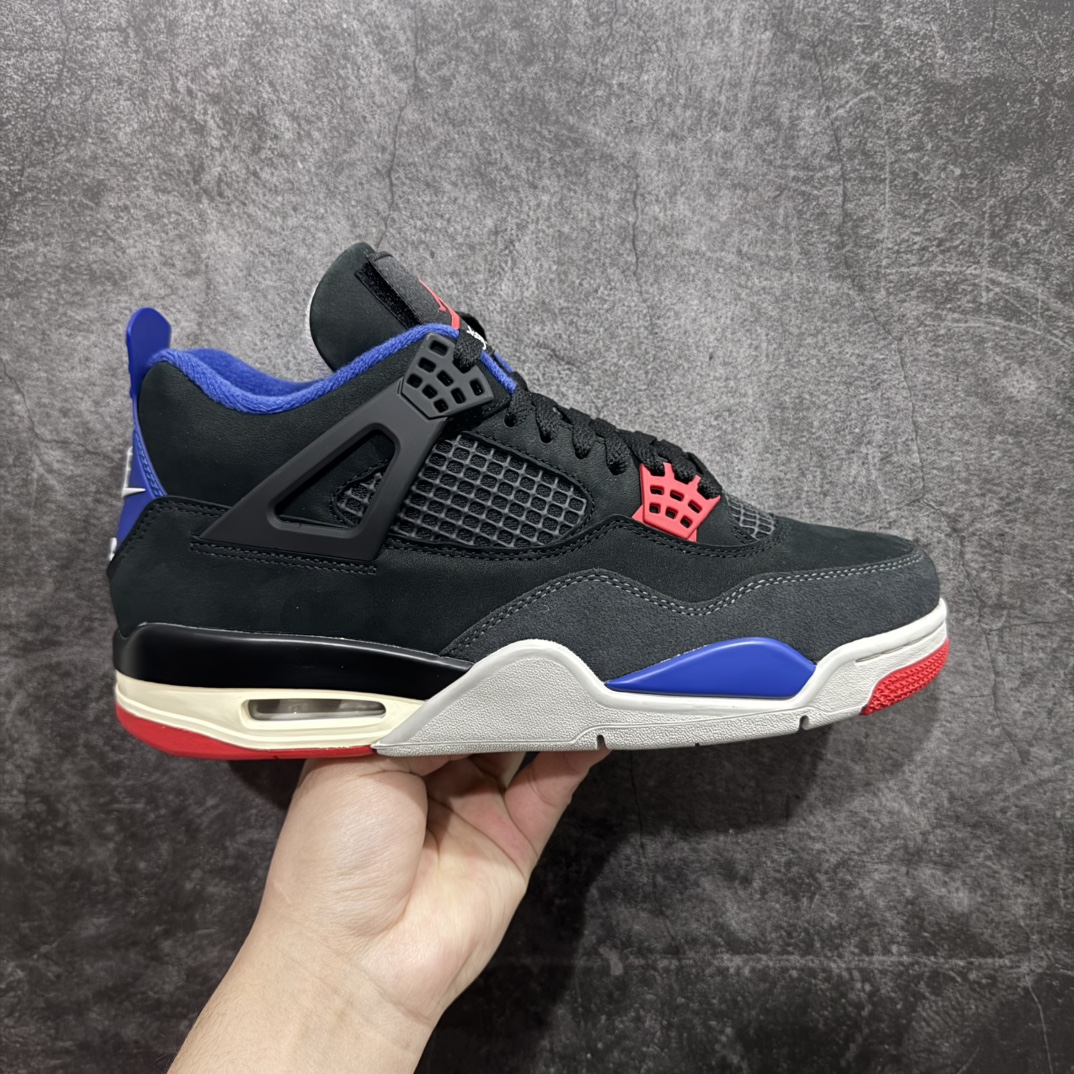 【PK纯原】 Air Jordan 4 Retro \”Lase\” AJ4 乔4黑灰蓝配色 FV5029-003n 全套原纸板楦头开发 原厂特供皮料加持 确保原汁原味 完美呈现四代版型 一比一鞋头弧度高度鞋身弧度 数据细节工艺流程均保持原鞋一致 原厂TPU网格鞋带扣 正确内里网布 菱角分明不变形无多余毛边 柔软性质感一致于原鞋 市场唯一原厂鞋扣模具 背面可见隐藏注塑口 原厂织唛标 原厂飞人电绣工艺 尾指中部跳三针 独家绑鞋带手法 印刷中底布 四线拉帮 米色美纹纸贴合固定 进口港宝加持 后跟自然饱满 全鞋荧光划线卡点 追求极致完美 每一双都是工艺品 多重QC质检 超越公司货的品控标准 实实在在的免检产品 rn采用经典的黑色、蓝色和中性灰色为配色方案，以白色皮革鞋面，鞋头采用中性灰色覆面，鞋眼、中底、鞋跟片和鞋舌上的Jumpman标志均采用军蓝色撞色设计，最后以黑色、蓝色和灰色橡胶外底，鞋跟搭配白色“Nike Air”Logo完善设计。r 尺码：40 40.5 41 42 42.5 43 44 44.5 45 46 47.5 48.5 49 50.5 编码：T440460-莆田鞋批发中心