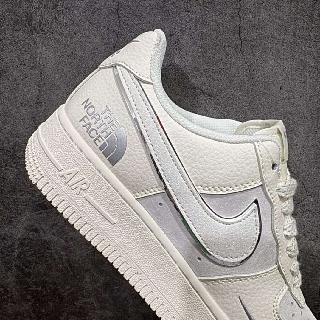 图片[6]-【公司级】Nike Air Force 1 Low 07 x The North Face 白灰小钩满天星n原楦头原纸板 打造纯正低帮空军版型 专注外贸渠道 全掌内置蜂窝气垫原盒配件 原厂中底钢印、拉帮完美官方货号：QY6818 551 Size：36 36.5 37.5 38 38.5 39 40 40.5 41 42 42.5 43 44 44.5 45 编码：CC280300-莆田鞋批发中心