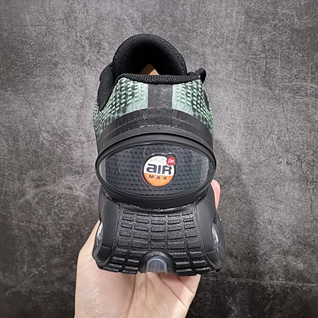 图片[4]-【纯原YH版】Nike Air Max Dn “Canyon Rust”舒适耐用 防滑耐磨 低帮 生活休闲鞋 黑绿n今年 Air Max Day，搭载 “Dynamic Air”技术的 Nike Air Max Dn 首次亮相，四个分区圆形开窗气垫带来极高的辨识度。采用“Dynamic Air”技术加持，不仅具备着充满科技感的外观，更具备着优越的穿着质感。TPU 拱形稳定片为中足提供结构支撑，搭配后跟 TPU 贴片起到支撑跟腱的作用。注入式 Phylon 泡绵包裹 Air 气垫单元，适合街头行走的橡胶大底则包裹足跟部位，提供抓地力和耐穿性。 货号：FV2250-100 尺码：36 37.5 38 39 40 41 42 43 44 45 编码：DF260280-莆田鞋批发中心