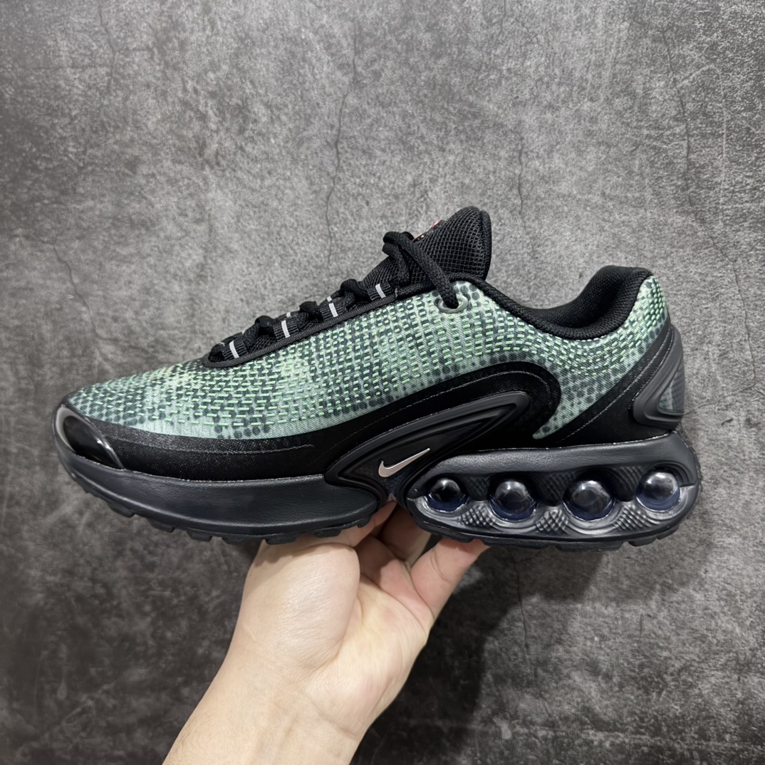 图片[2]-【纯原YH版】Nike Air Max Dn “Canyon Rust”舒适耐用 防滑耐磨 低帮 生活休闲鞋 黑绿n今年 Air Max Day，搭载 “Dynamic Air”技术的 Nike Air Max Dn 首次亮相，四个分区圆形开窗气垫带来极高的辨识度。采用“Dynamic Air”技术加持，不仅具备着充满科技感的外观，更具备着优越的穿着质感。TPU 拱形稳定片为中足提供结构支撑，搭配后跟 TPU 贴片起到支撑跟腱的作用。注入式 Phylon 泡绵包裹 Air 气垫单元，适合街头行走的橡胶大底则包裹足跟部位，提供抓地力和耐穿性。 货号：FV2250-100 尺码：36 37.5 38 39 40 41 42 43 44 45 编码：DF260280-莆田鞋批发中心