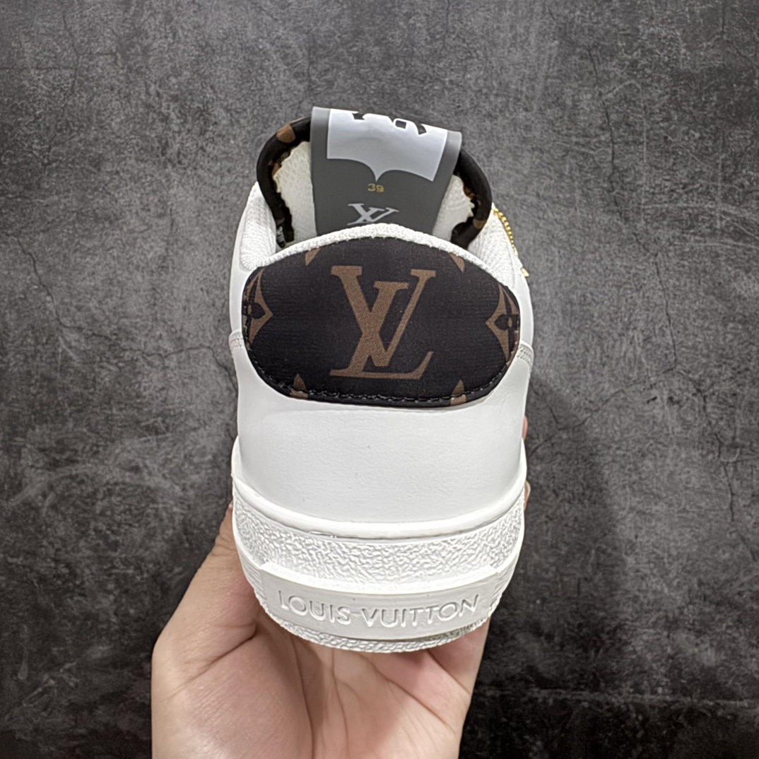 图片[4]-【广东纯原版本】LOUIS VUITTON Charlie 牛仔布 拼接低帮 时尚板鞋男士低帮运动鞋n头层牛皮打造，皮质柔软细腻n脚感舒适透气！轻盈原版大底nMonogram 花卉装饰，鞋舌和侧面饰有 Lv品牌字母，n细节处处彰显设计师用心！ Size：35-45 编码：KH380400-莆田鞋批发中心