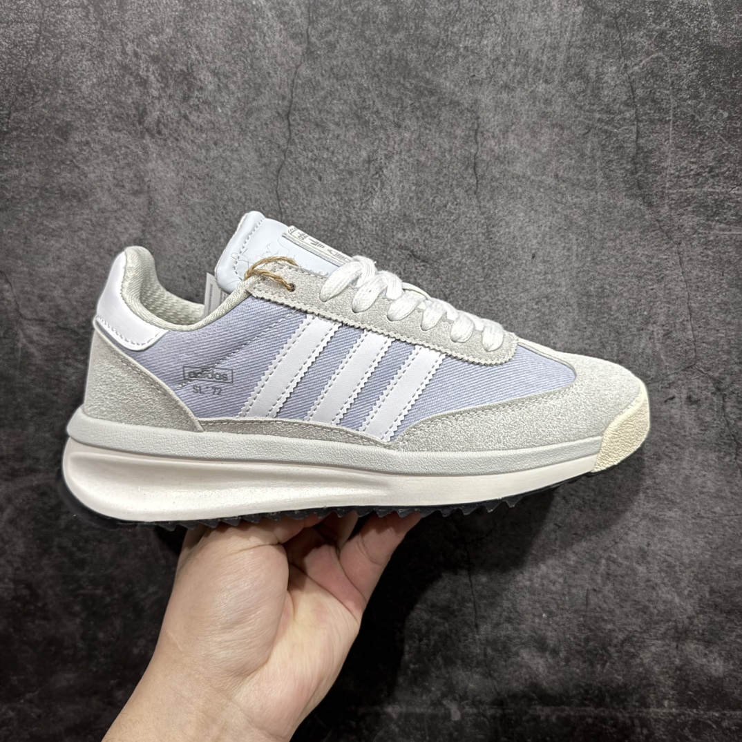 【公司级】Adidas originals SL 72 RTNr超轻便透气复古慢跑鞋rn鞋头的设计饱满圆润 r鞋面是翻毛皮和尼龙材质结合 上脚舒适柔软r橡胶大底非常耐磨防滑 包裹性很好 整体纤长r 货号：JI2505r 尺码：36 36.5 37.5 38 38.5 39 40 40.5 41 42 42.5 43 44 44.5 45 编码：WE200210-莆田鞋批发中心