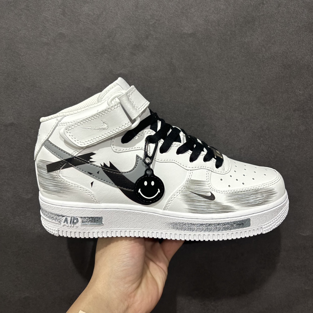 【公司级】Nk Air Force 1\’07 Mid 断勾 喷绘 二次元主题 空军一号中帮休闲板鞋 ZH0316-053rn#定制皮料 原厂3D打印 定制鞋盒 原楦原纸板 纯正空军版型 内置全掌气垫r 尺码：36 36.5 37.5 38 38.5 39 40 40.5 41 42 42.5 43 44 44.5 45  编码：HXS330340-莆田鞋批发中心