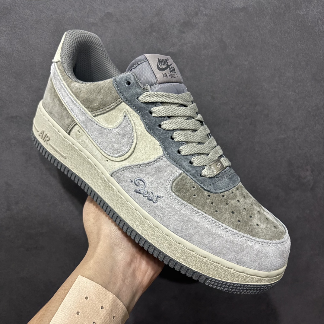 图片[3]-【公司级】Nk Air Force 1\’07 Low \”Banded Krait\” 银环灵蛇 空军一号低帮休闲板鞋 YD2425-606rn#传说中，银环灵蛇浑身布满银白相间的环纹，鳞片闪烁着奇异的光芒，它的双眼犹如璀璨的星辰，深邃而神秘。它栖息在山林深处的一处隐秘洞穴之中，那里云雾缭绕，古木参天，常人难以企及r 尺码：36 36.5 37.5 38 38.5 39 40 40.5 41 42 42.5 43 44 44.5 45  编码：HXS320340-莆田鞋批发中心