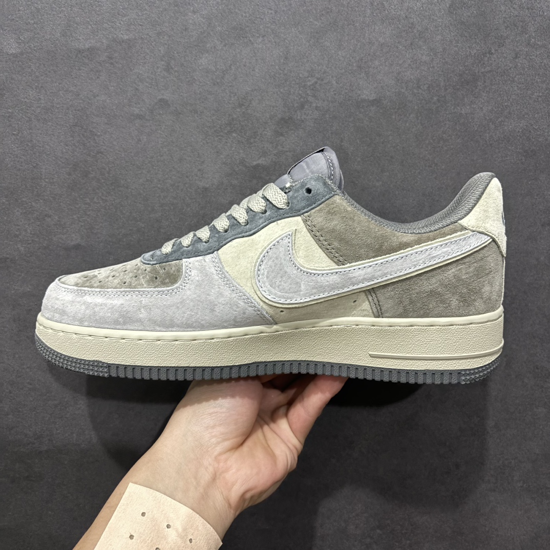 图片[2]-【公司级】Nk Air Force 1\’07 Low \”Banded Krait\” 银环灵蛇 空军一号低帮休闲板鞋 YD2425-606rn#传说中，银环灵蛇浑身布满银白相间的环纹，鳞片闪烁着奇异的光芒，它的双眼犹如璀璨的星辰，深邃而神秘。它栖息在山林深处的一处隐秘洞穴之中，那里云雾缭绕，古木参天，常人难以企及r 尺码：36 36.5 37.5 38 38.5 39 40 40.5 41 42 42.5 43 44 44.5 45  编码：HXS320340-莆田鞋批发中心