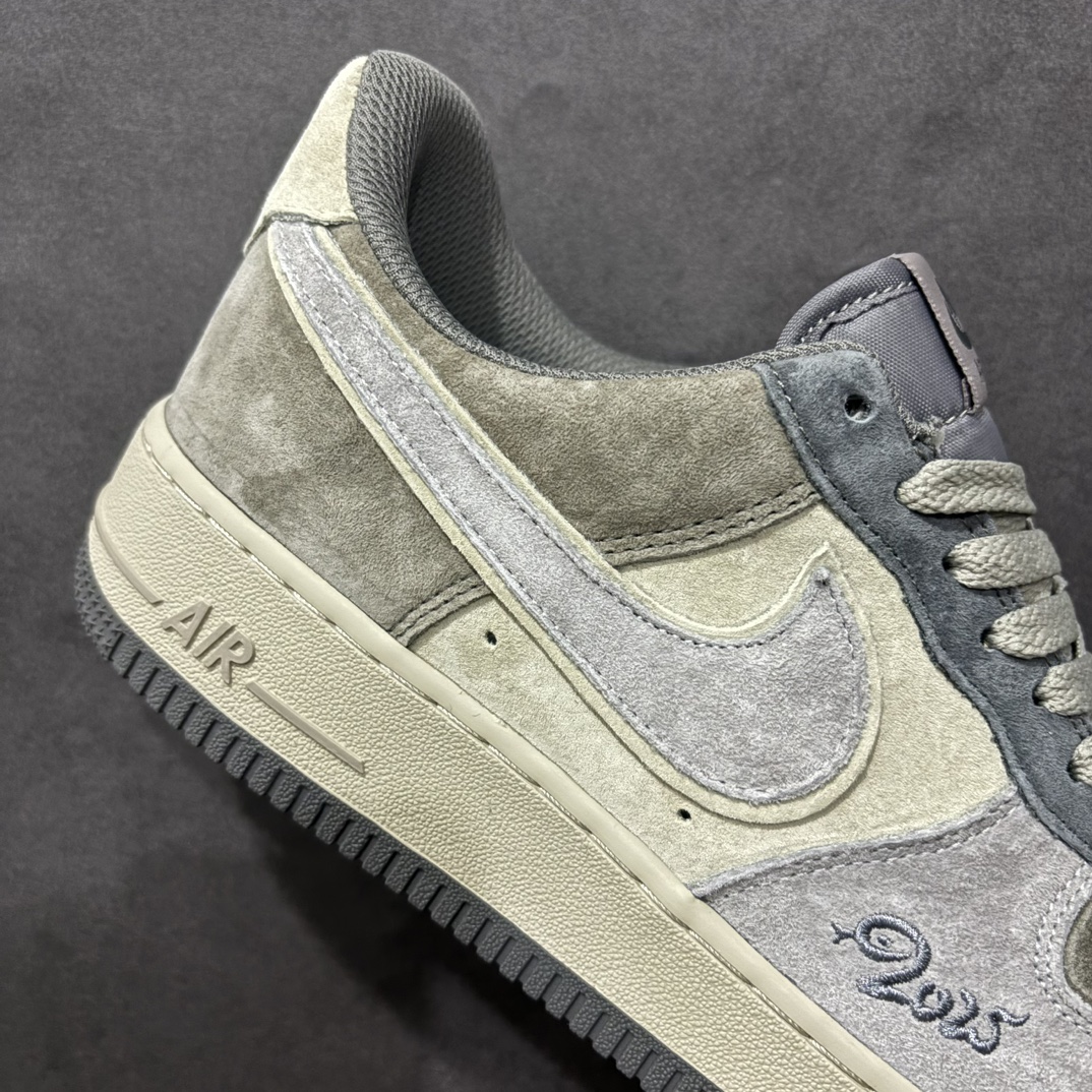 图片[6]-【公司级】Nk Air Force 1\’07 Low \”Banded Krait\” 银环灵蛇 空军一号低帮休闲板鞋 YD2425-606rn#传说中，银环灵蛇浑身布满银白相间的环纹，鳞片闪烁着奇异的光芒，它的双眼犹如璀璨的星辰，深邃而神秘。它栖息在山林深处的一处隐秘洞穴之中，那里云雾缭绕，古木参天，常人难以企及r 尺码：36 36.5 37.5 38 38.5 39 40 40.5 41 42 42.5 43 44 44.5 45  编码：HXS320340-莆田鞋批发中心