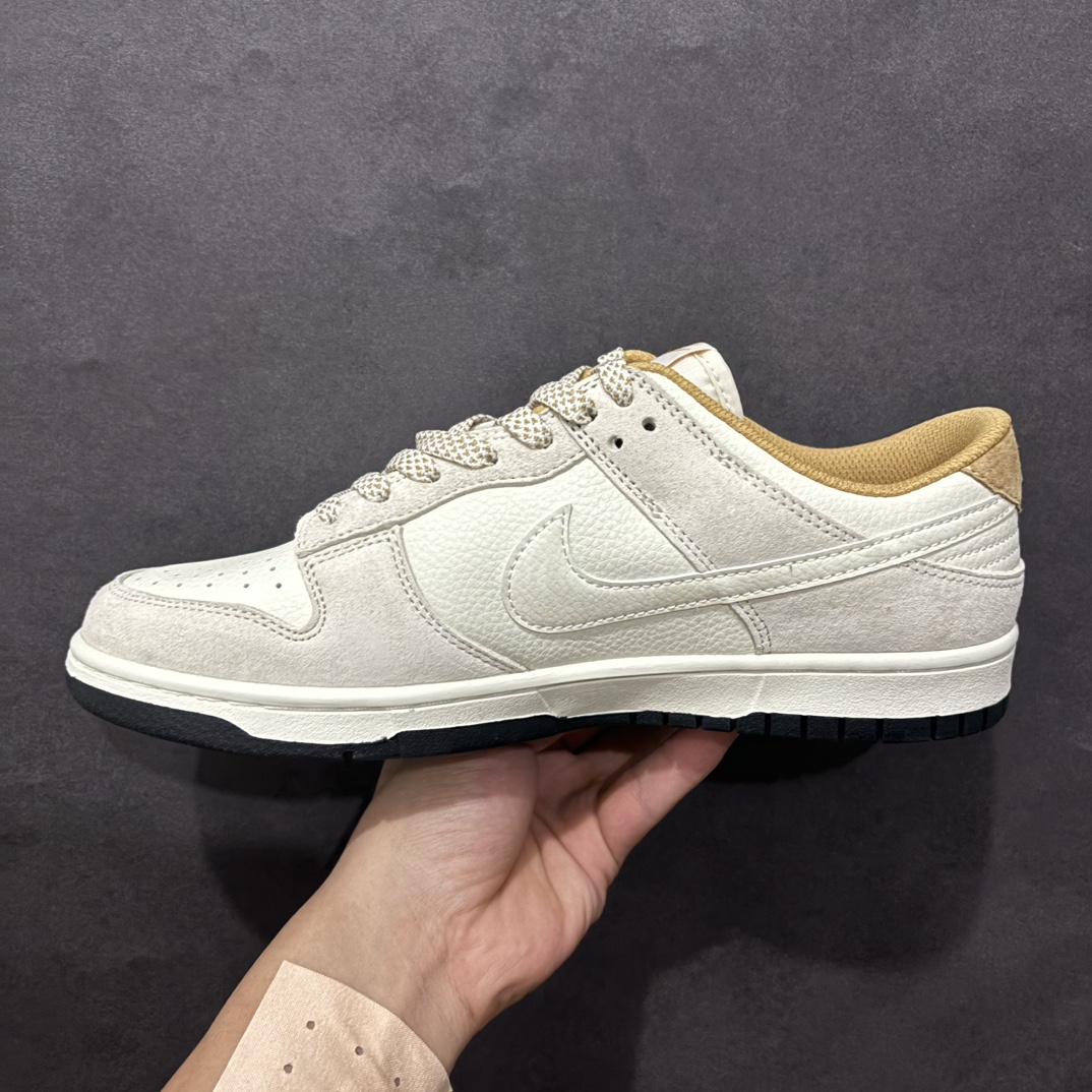 图片[2]-【定制版】Nike SB Dunk Low x DIOR 米金小钩满天星纯原大厂出品 极力推荐👏原装头层材料 独家版型蒸餾加工帶來的是更好的视觉和脚感体验大厂纯原品质出货 清洁度 电绣工艺 皮料切割干净无任何毛边 细节完美官方货号：DJ2024 066 尺码：36 36.5 37.5 38 38.5 39 40 40.5 41 42 42.5 43 44 44.5 45 编码：HXS340360-莆田鞋批发中心