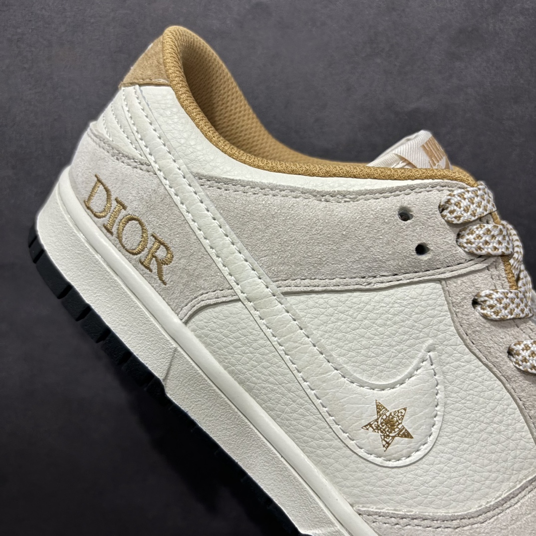 图片[6]-【定制版】Nike SB Dunk Low x DIOR 米金小钩满天星纯原大厂出品 极力推荐👏原装头层材料 独家版型蒸餾加工帶來的是更好的视觉和脚感体验大厂纯原品质出货 清洁度 电绣工艺 皮料切割干净无任何毛边 细节完美官方货号：DJ2024 066 尺码：36 36.5 37.5 38 38.5 39 40 40.5 41 42 42.5 43 44 44.5 45 编码：HXS340360-莆田鞋批发中心