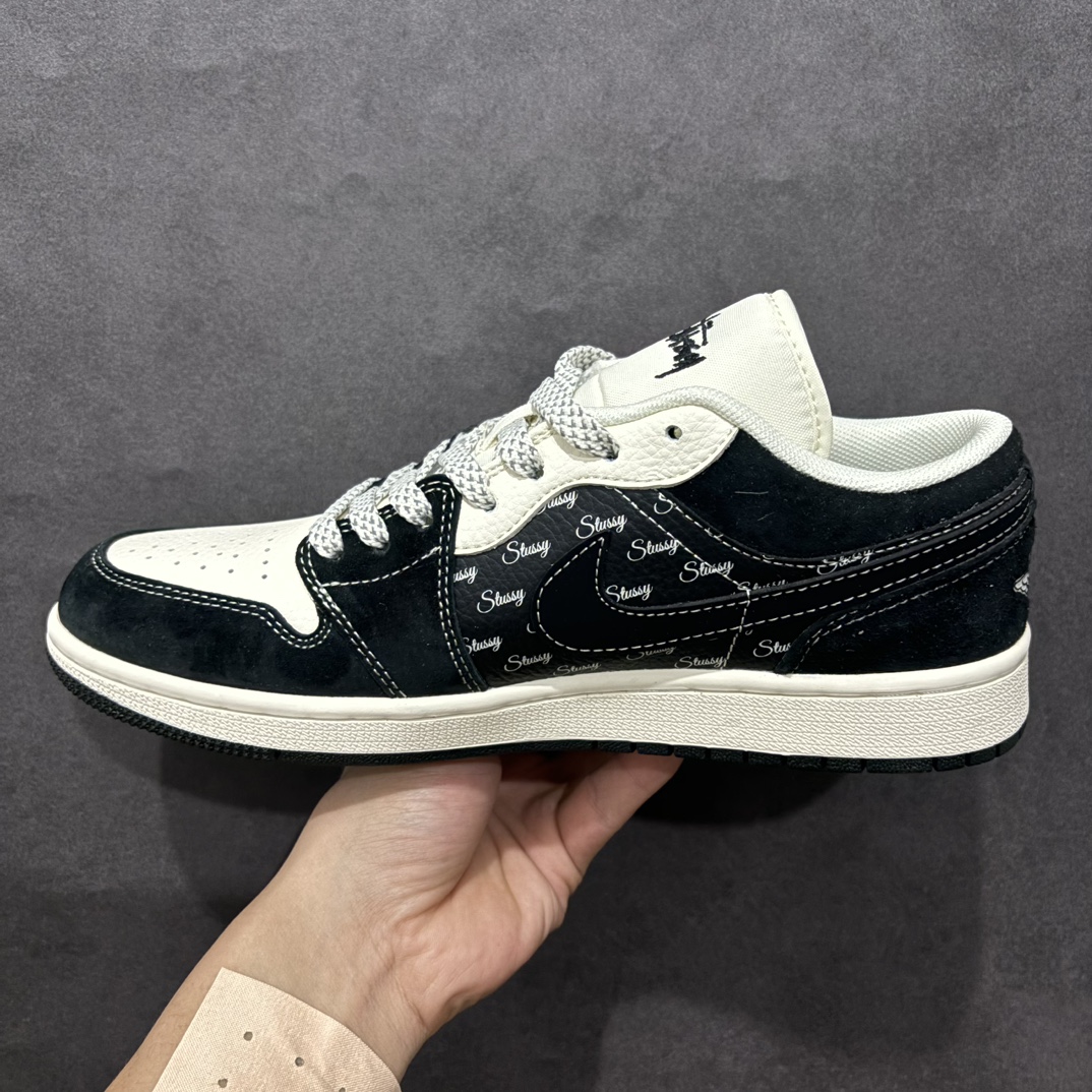 图片[2]-【定制版】Air Jordan 1 Low AJ1 乔1 斯图西墨黑 高端定制 低帮复古篮球鞋 FC1688-199rn#定制鞋盒 大厂纯原品质出货 超高清洁度 皮料切割干净无任何毛边 细节完美 r 尺码：36 36.5 37.5 38 38.5 39 40 40.5 41 42 42.5 43 44 44.5 45  编码：HXS320340-莆田鞋批发中心