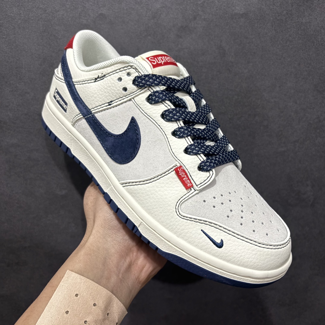 图片[3]-【定制版】Nike SB Dunk Low x Supreme 米蓝红小钩满天星纯原大厂出品 极力推荐 原装头层材料 独家版型蒸餾加工帶來的是更好的视觉和脚感体验大厂纯原品质出货 清洁度 电绣工艺 皮料切割干净无任何毛边 细节完美 官方货号：BB7518 026  尺码：36 36.5 37.5 38 38.5 39 40 40.5 41 42 42.5 43 44 44.5 45 编码：HXS320340-莆田鞋批发中心