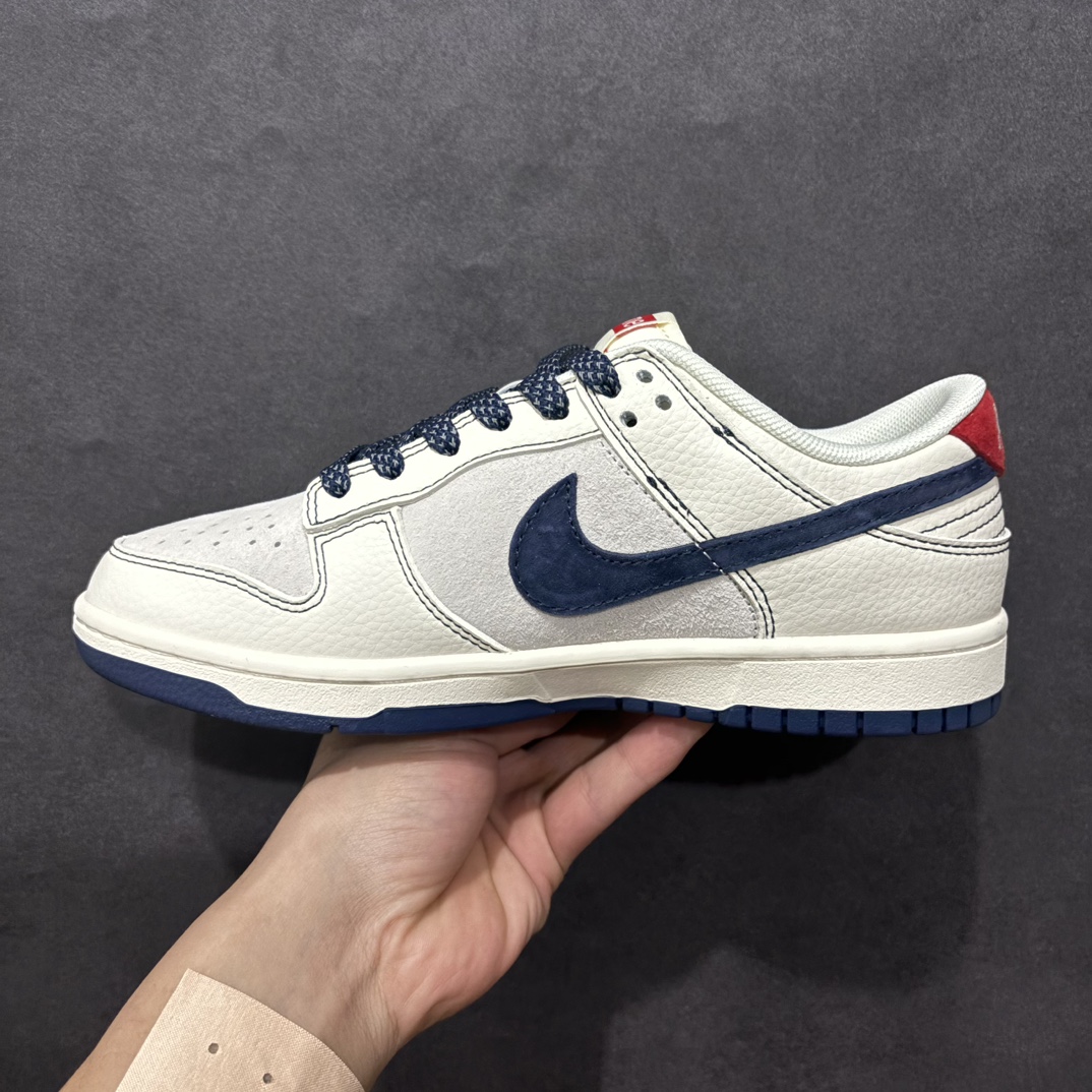 图片[2]-【定制版】Nike SB Dunk Low x Supreme 米蓝红小钩满天星纯原大厂出品 极力推荐 原装头层材料 独家版型蒸餾加工帶來的是更好的视觉和脚感体验大厂纯原品质出货 清洁度 电绣工艺 皮料切割干净无任何毛边 细节完美 官方货号：BB7518 026  尺码：36 36.5 37.5 38 38.5 39 40 40.5 41 42 42.5 43 44 44.5 45 编码：HXS320340-莆田鞋批发中心