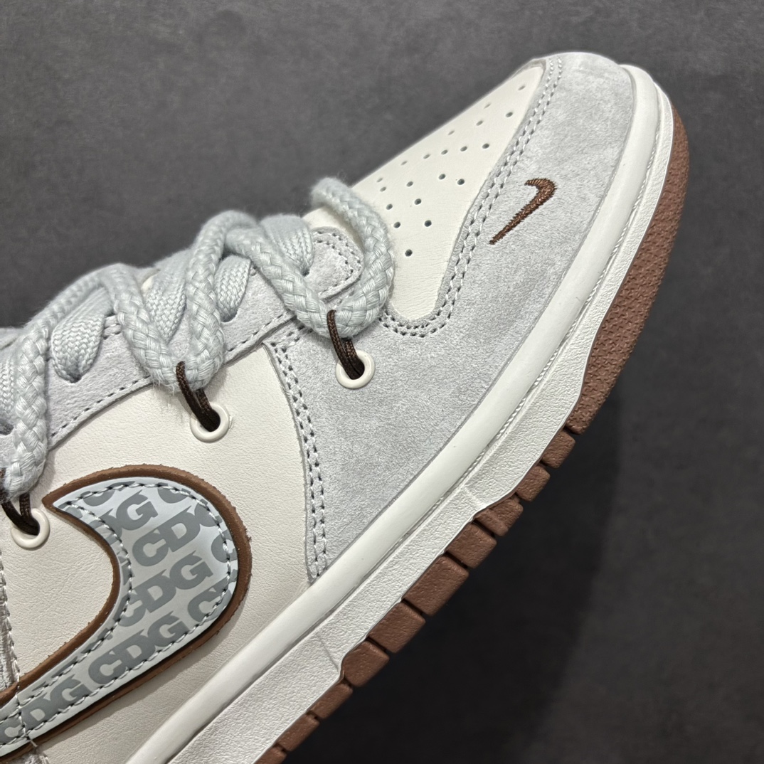 图片[5]-【定制版】Nike SB Dunk Low x The North Face x CDG 白灰棕小钩绑带纯原大厂出品 极力推荐n原装头层材料 独家版型蒸餾加工帶來的是更好的视觉和脚感体验大厂纯原品质出货 清洁度 电绣工艺 皮料切割干净无任何毛边 细节完美官方货号：XX3168 110  尺码：36 36.5 37.5 38 38.5 39 40 40.5 41 42 42.5 43 44 44.5 45 编码：HXS340360-莆田鞋批发中心