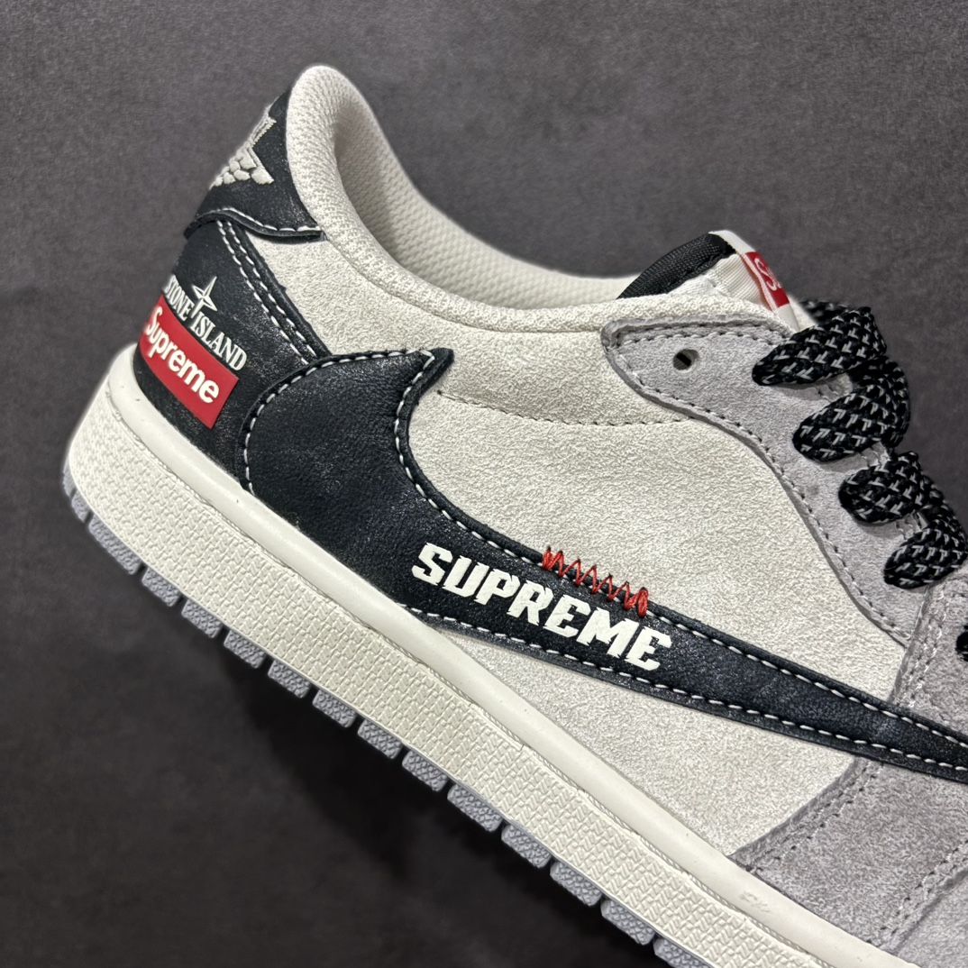 图片[6]-【定制版】Travis Scott x Fragment Design x Air Jordan 1 Low OG SP AJ1 乔1 石头岛Sup联名 漆皮灰猪八 低帮文化休闲板鞋 DM7866-050rn#多方联名合作融合了Travis Scott 独特的音乐风格，藤原浩个性的设计风格以及Jordan品牌的经典元素 使其成为一双具有独特身份和价值的鞋子 清新而立体的外观加上联名标识更突出了其独特身份 这种配色方案显示出活力和时尚感 在视觉上引人注目  鞋身的质感和细腻的细节处理使其显得高端而格调十足  这款“倒钩”联名是设计与创意完美结合  融合多方的个性风格是一款备受瞩目的潮流鞋款r 尺码：36 36.5 37.5 38 38.5 39 40 40.5 41 42 42.5 43 44 44.5 45  编码：HXS340360-莆田鞋批发中心