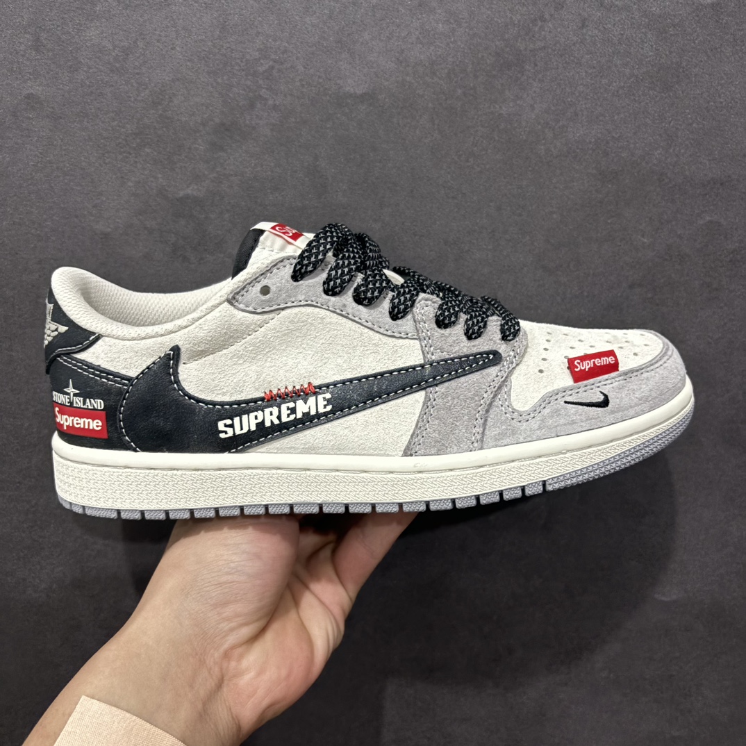 【定制版】Travis Scott x Fragment Design x Air Jordan 1 Low OG SP AJ1 乔1 石头岛Sup联名 漆皮灰猪八 低帮文化休闲板鞋 DM7866-050rn#多方联名合作融合了Travis Scott 独特的音乐风格，藤原浩个性的设计风格以及Jordan品牌的经典元素 使其成为一双具有独特身份和价值的鞋子 清新而立体的外观加上联名标识更突出了其独特身份 这种配色方案显示出活力和时尚感 在视觉上引人注目  鞋身的质感和细腻的细节处理使其显得高端而格调十足  这款“倒钩”联名是设计与创意完美结合  融合多方的个性风格是一款备受瞩目的潮流鞋款r 尺码：36 36.5 37.5 38 38.5 39 40 40.5 41 42 42.5 43 44 44.5 45  编码：HXS340360-莆田鞋批发中心