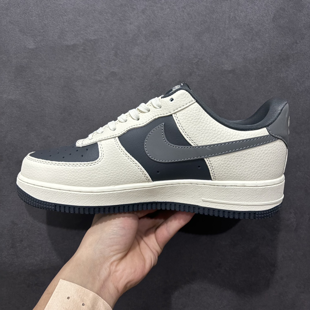 图片[2]-【定制版】Nk Air Force 1\’07 Low 斯图西联名-米灰三小勾 空军一号低帮休闲板鞋 KK1988-037rn#原楦头原纸板 原装鞋盒 定制五金配件 内置全掌气垫 原厂鞋底 r 尺码：36 36.5 37.5 38 38.5 39 40 40.5 41 42 42.5 43 44 44.5 45 编码：HXS310320-莆田鞋批发中心