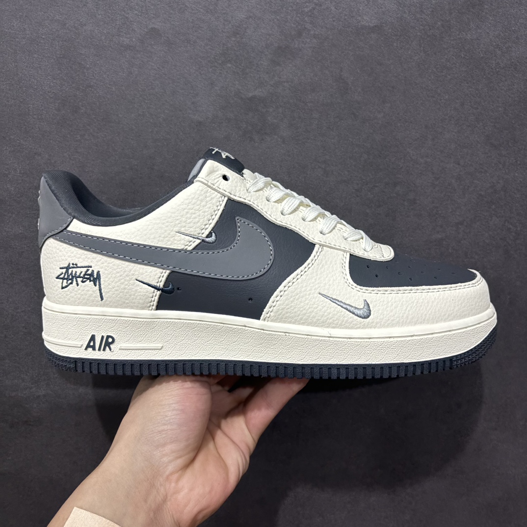 【定制版】Nk Air Force 1\’07 Low 斯图西联名-米灰三小勾 空军一号低帮休闲板鞋 KK1988-037rn#原楦头原纸板 原装鞋盒 定制五金配件 内置全掌气垫 原厂鞋底 r 尺码：36 36.5 37.5 38 38.5 39 40 40.5 41 42 42.5 43 44 44.5 45 编码：HXS310320-莆田鞋批发中心