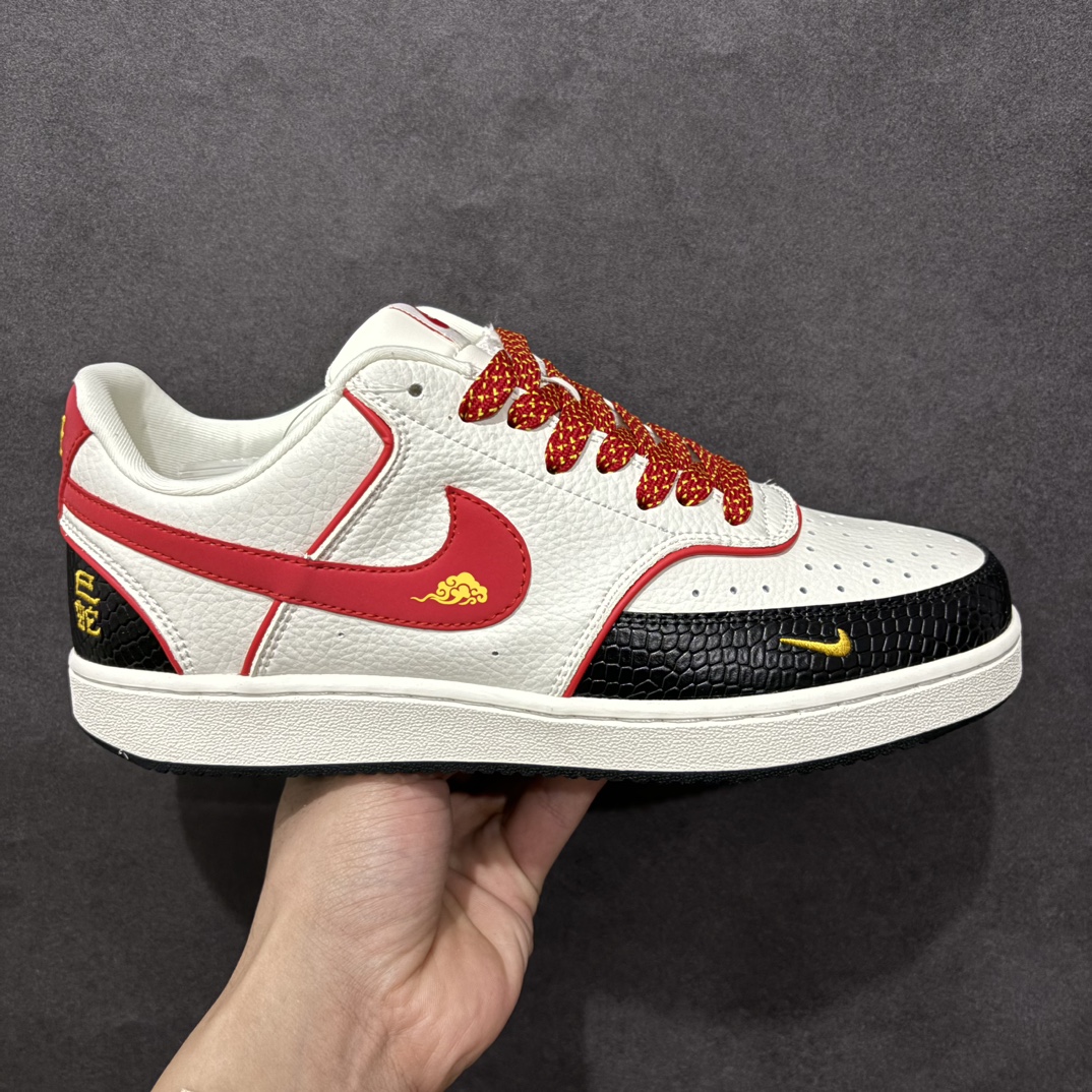 【公司级】Nike Court Vision Low 蛇年限定n休闲运动板鞋 纯原版本n低帮百搭透气休闲运动板鞋，经典耐用的设计，兼顾舒适脚感和出众风范，演绎匠心之作。结构性的支撑贴合感结合复古篮球设计，塑就场外全明星风范官方货号: FD5188 130 尺码：36 36.5 37.5 38 38.5 39 40 40.5 41 42 42.5 43 44 44.5 45 编码：CC260280-莆田鞋批发中心