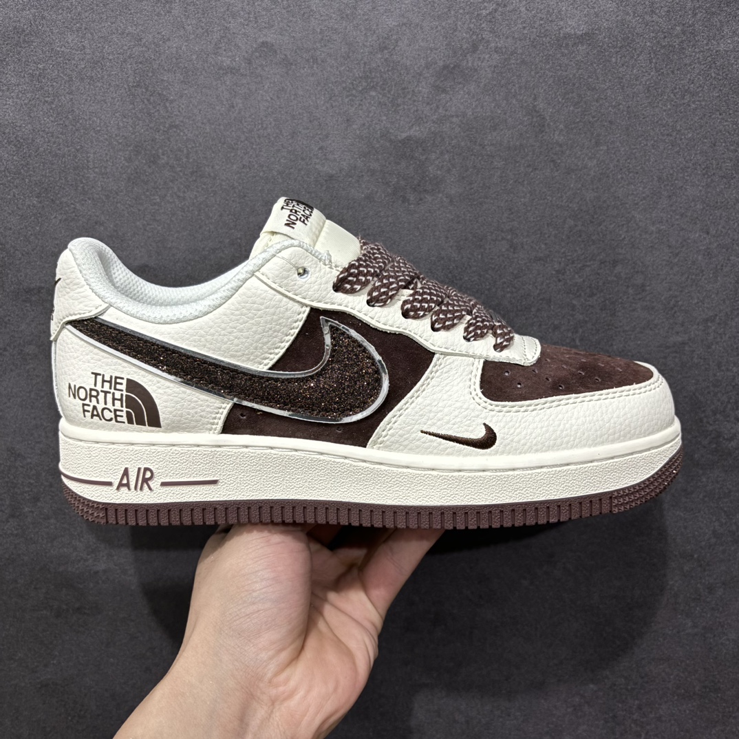 【定制版】Nike Air Force 1 Low 07 x The North Face 白棕小钩满天星n原楦头原纸板 打造纯正低帮空军版型 专注外贸渠道 全掌内置蜂窝气垫原盒配件 原厂中底钢印、拉帮完美官方货号：QY6818 526 Size：36 36.5 37.5 38 38.5 39 40 40.5 41 42 42.5 43 44 44.5 45 编码：HXS280300-莆田鞋批发中心