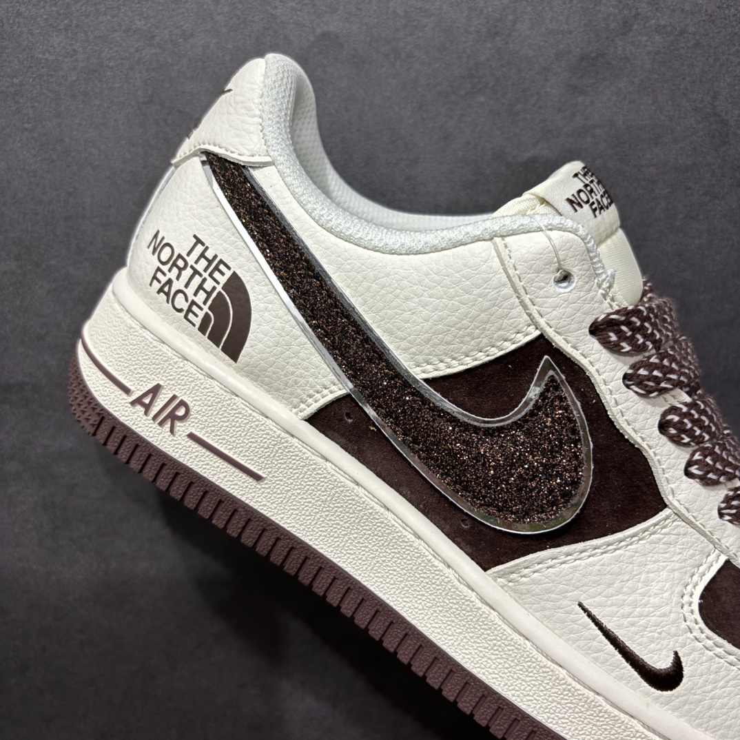 图片[6]-【定制版】Nike Air Force 1 Low 07 x The North Face 白棕小钩满天星n原楦头原纸板 打造纯正低帮空军版型 专注外贸渠道 全掌内置蜂窝气垫原盒配件 原厂中底钢印、拉帮完美官方货号：QY6818 526 Size：36 36.5 37.5 38 38.5 39 40 40.5 41 42 42.5 43 44 44.5 45 编码：HXS280300-莆田鞋批发中心