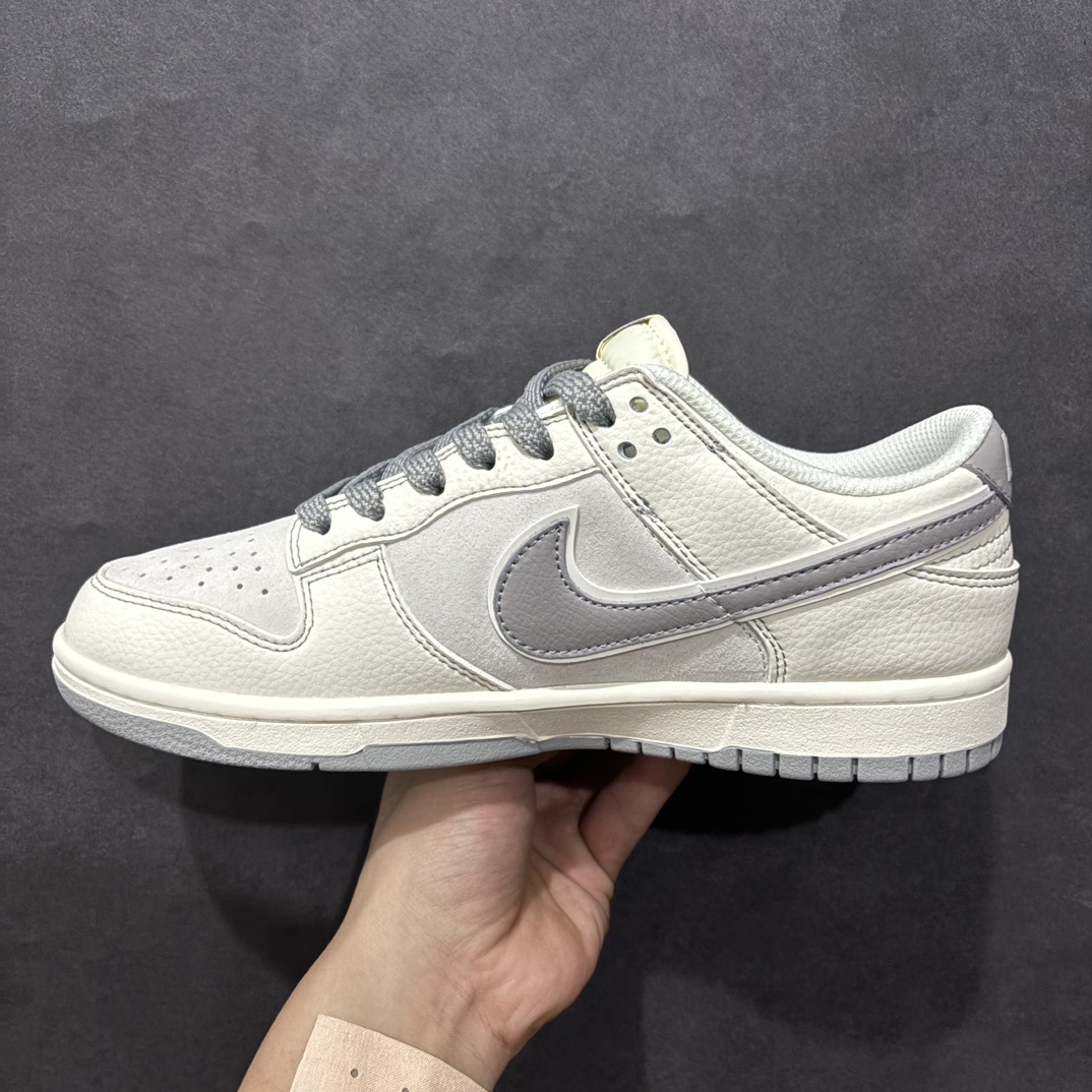 图片[2]-【定制版】Nk SB Dunk Low 北面联名 米灰红标 周年高端定制 低帮休闲板鞋 BB7518-015rn#定制鞋盒 大厂纯原品质出货 超高清洁度 皮料切割干净无任何毛边 细节完美 r 尺码：36 36.5 37.5 38 38.5 39 40 40.5 41 42 42.5 43 44 44.5 45 编码：HXS320340-莆田鞋批发中心