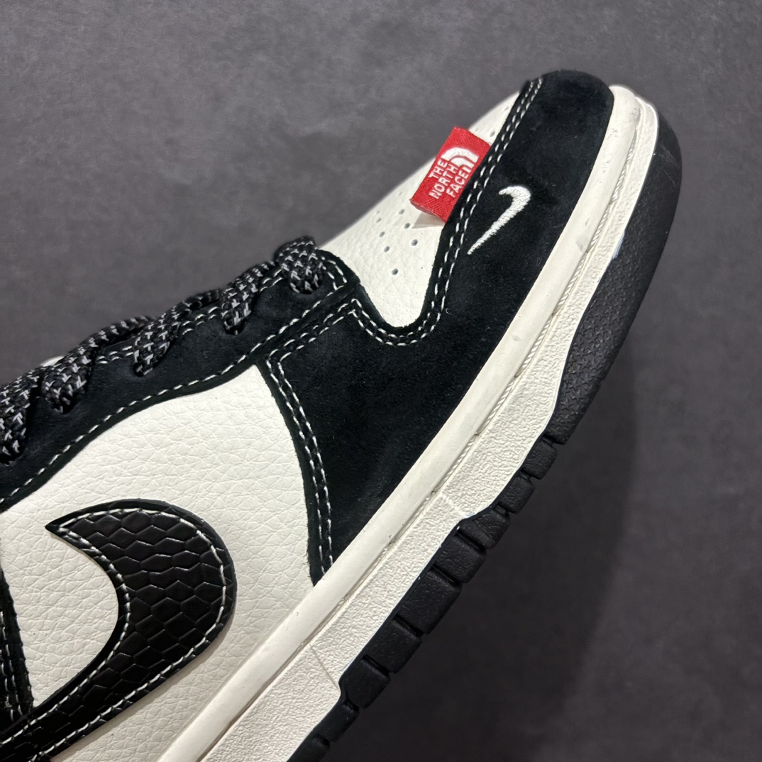 图片[5]-【定制版】Nk SB Dunk Low 北面蛇年系列 黑白黑勾 周年高端定制 低帮休闲板鞋 FC1688-210rn#定制鞋盒 大厂纯原品质出货 超高清洁度 皮料切割干净无任何毛边 细节完美 r 尺码：36 36.5 37.5 38 38.5 39 40 40.5 41 42 42.5 43 44 44.5 45  编码：HXS320340-莆田鞋批发中心