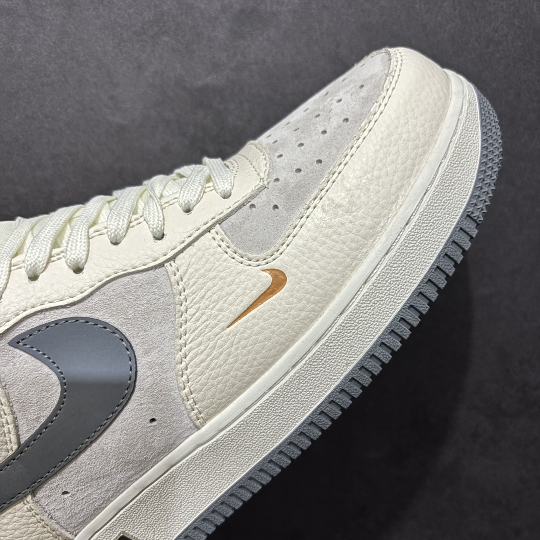 图片[5]-【公司级】Nk Air Force 1\’07 Low UN联名 米灰金属牌 空军一号低帮休闲板鞋 DF0188-023rn#原楦头原纸板 原装鞋盒 定制五金配件 内置全掌气垫 原厂鞋底 r 尺码：36 36.5 37.5 38 38.5 39 40 40.5 41 42 42.5 43 44 44.5 45  编码：HXS310320-莆田鞋批发中心