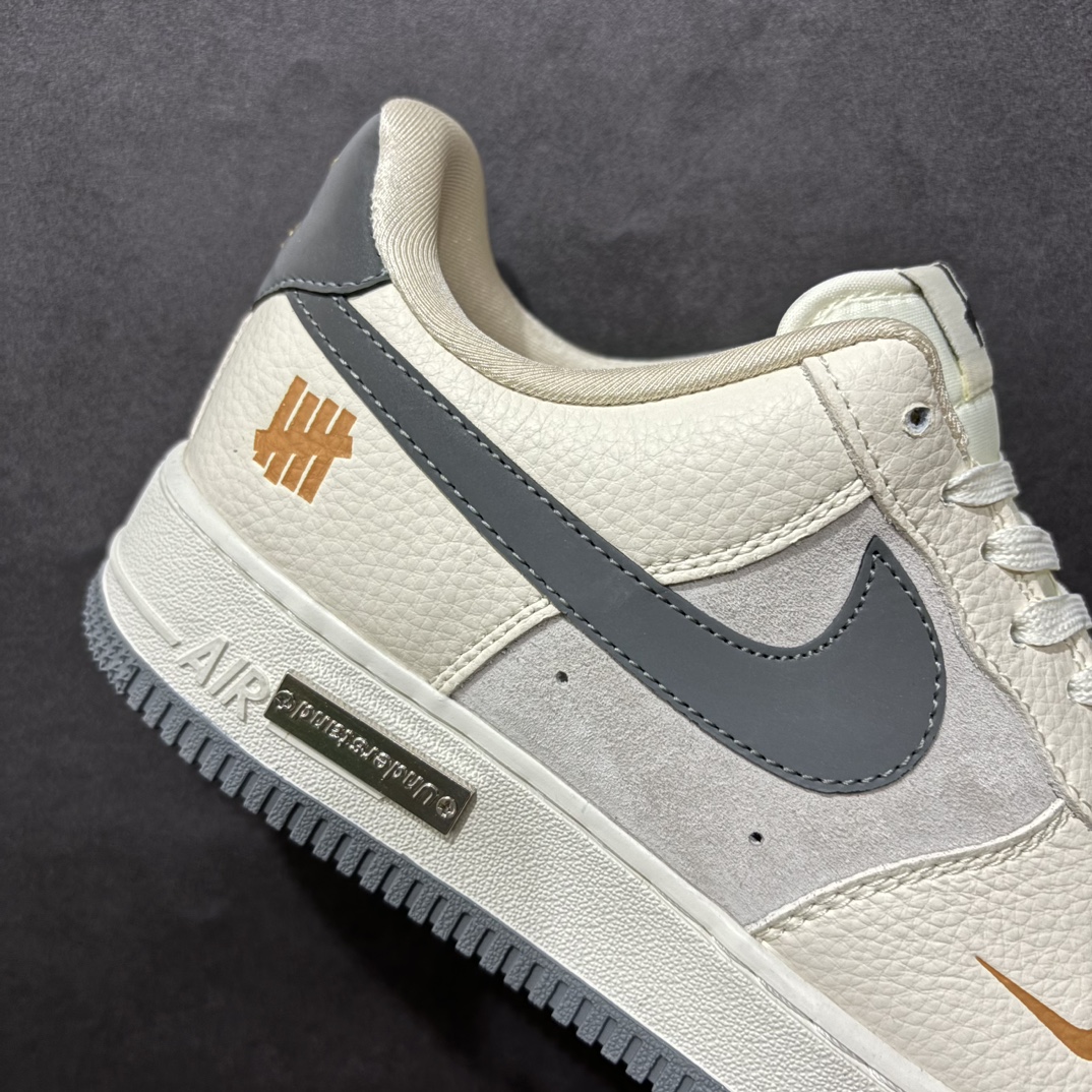 图片[6]-【公司级】Nk Air Force 1\’07 Low UN联名 米灰金属牌 空军一号低帮休闲板鞋 DF0188-023rn#原楦头原纸板 原装鞋盒 定制五金配件 内置全掌气垫 原厂鞋底 r 尺码：36 36.5 37.5 38 38.5 39 40 40.5 41 42 42.5 43 44 44.5 45  编码：HXS310320-莆田鞋批发中心