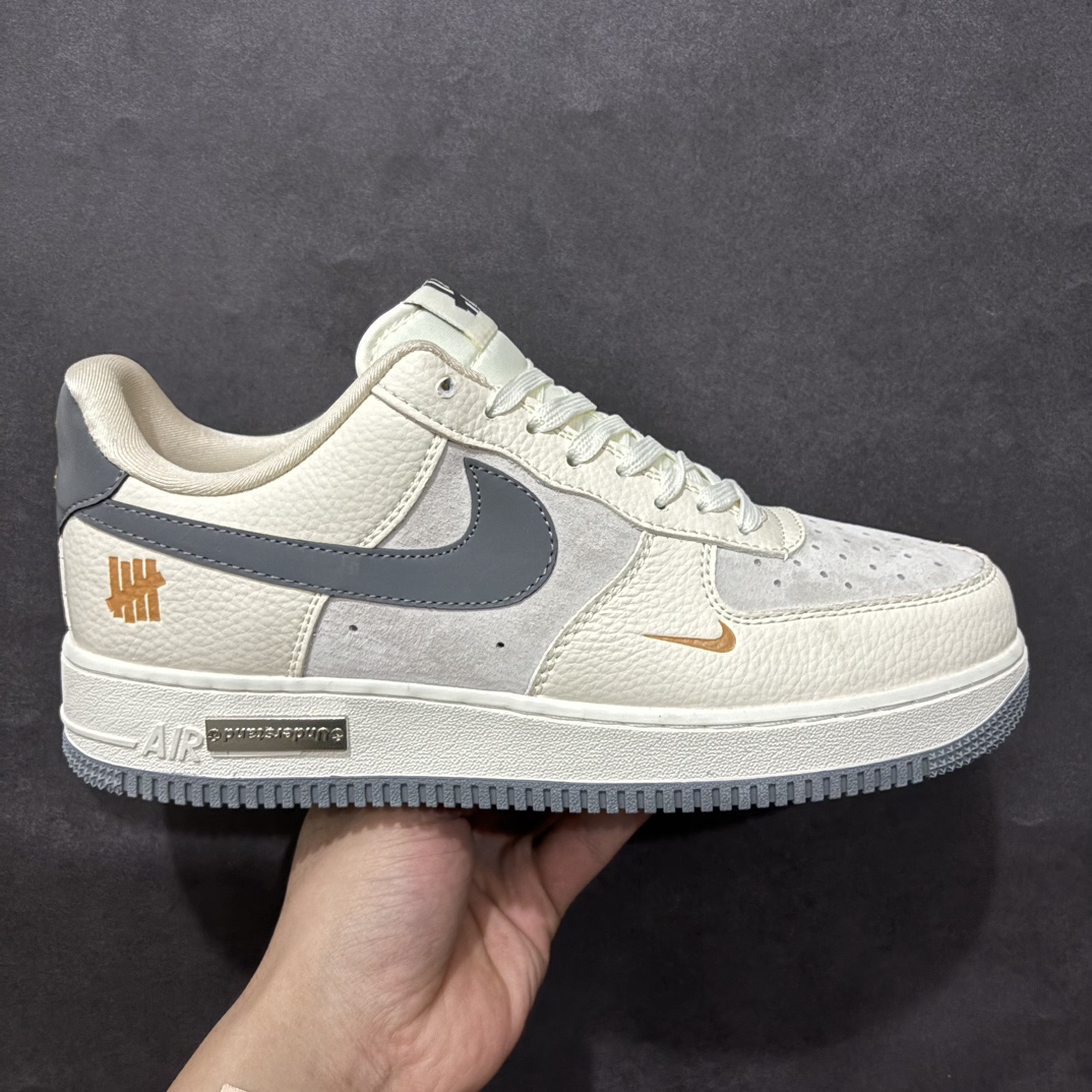 【公司级】Nk Air Force 1\’07 Low UN联名 米灰金属牌 空军一号低帮休闲板鞋 DF0188-023rn#原楦头原纸板 原装鞋盒 定制五金配件 内置全掌气垫 原厂鞋底 r 尺码：36 36.5 37.5 38 38.5 39 40 40.5 41 42 42.5 43 44 44.5 45  编码：HXS310320-莆田鞋批发中心