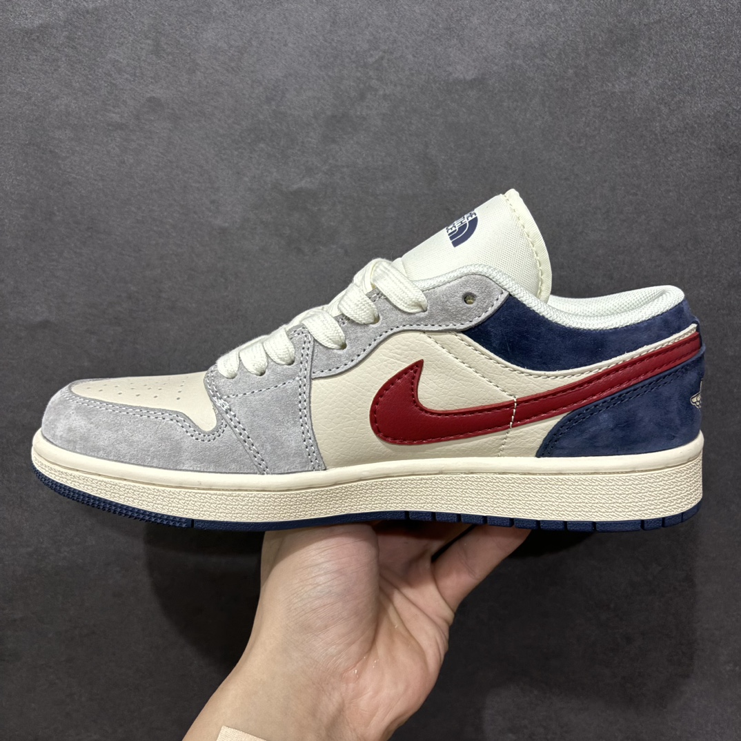 图片[2]-【定制版】Air Jordan 1 Low AJ1 乔1 北面联名 灰蓝红勾 高端定制 低帮复古篮球鞋 DM9188-012rn#定制鞋盒 大厂纯原品质出货 超高清洁度 皮料切割干净无任何毛边 细节完美 r 尺码：36 36.5 37.5 38 38.5 39 40 40.5 41 42 42.5 43 44 44.5 45  编码：HXS340360-莆田鞋批发中心