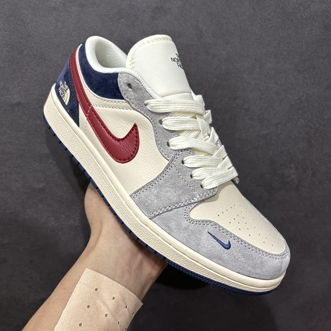 图片[3]-【定制版】Air Jordan 1 Low AJ1 乔1 北面联名 灰蓝红勾 高端定制 低帮复古篮球鞋 DM9188-012rn#定制鞋盒 大厂纯原品质出货 超高清洁度 皮料切割干净无任何毛边 细节完美 r 尺码：36 36.5 37.5 38 38.5 39 40 40.5 41 42 42.5 43 44 44.5 45  编码：HXS340360-莆田鞋批发中心